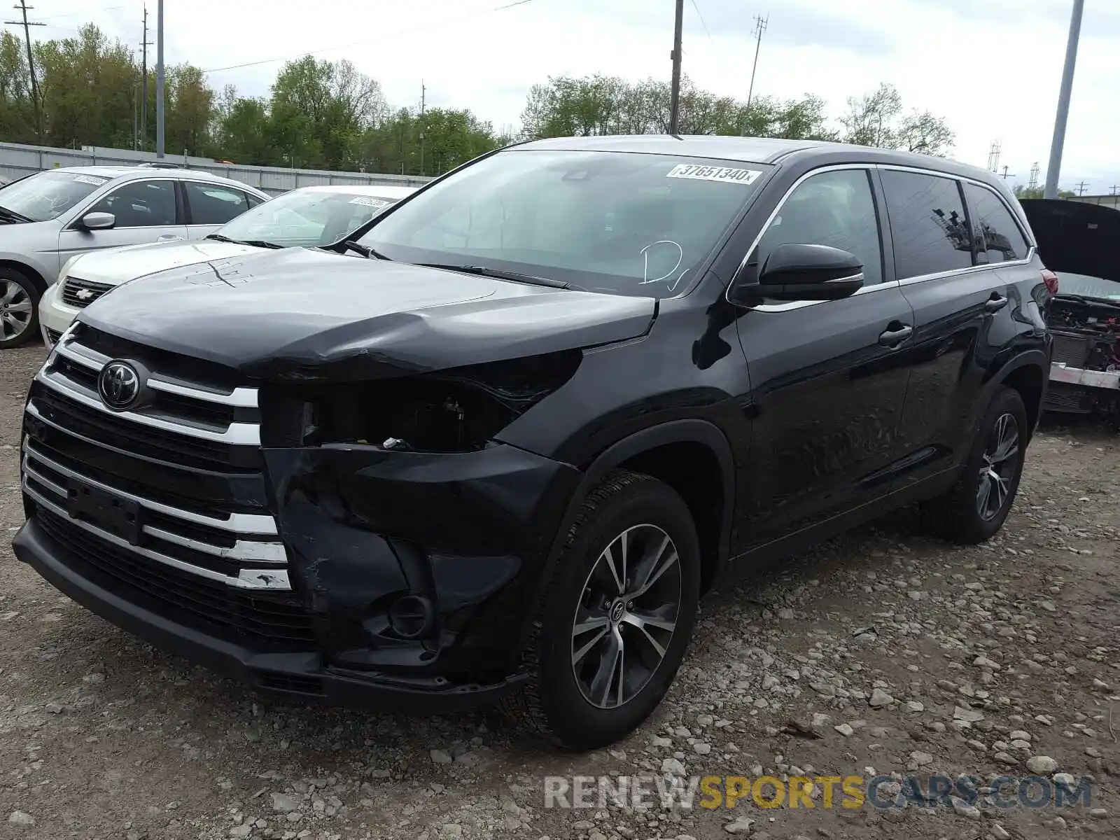 2 Photograph of a damaged car 5TDZARFH0KS043680 TOYOTA HIGHLANDER 2019