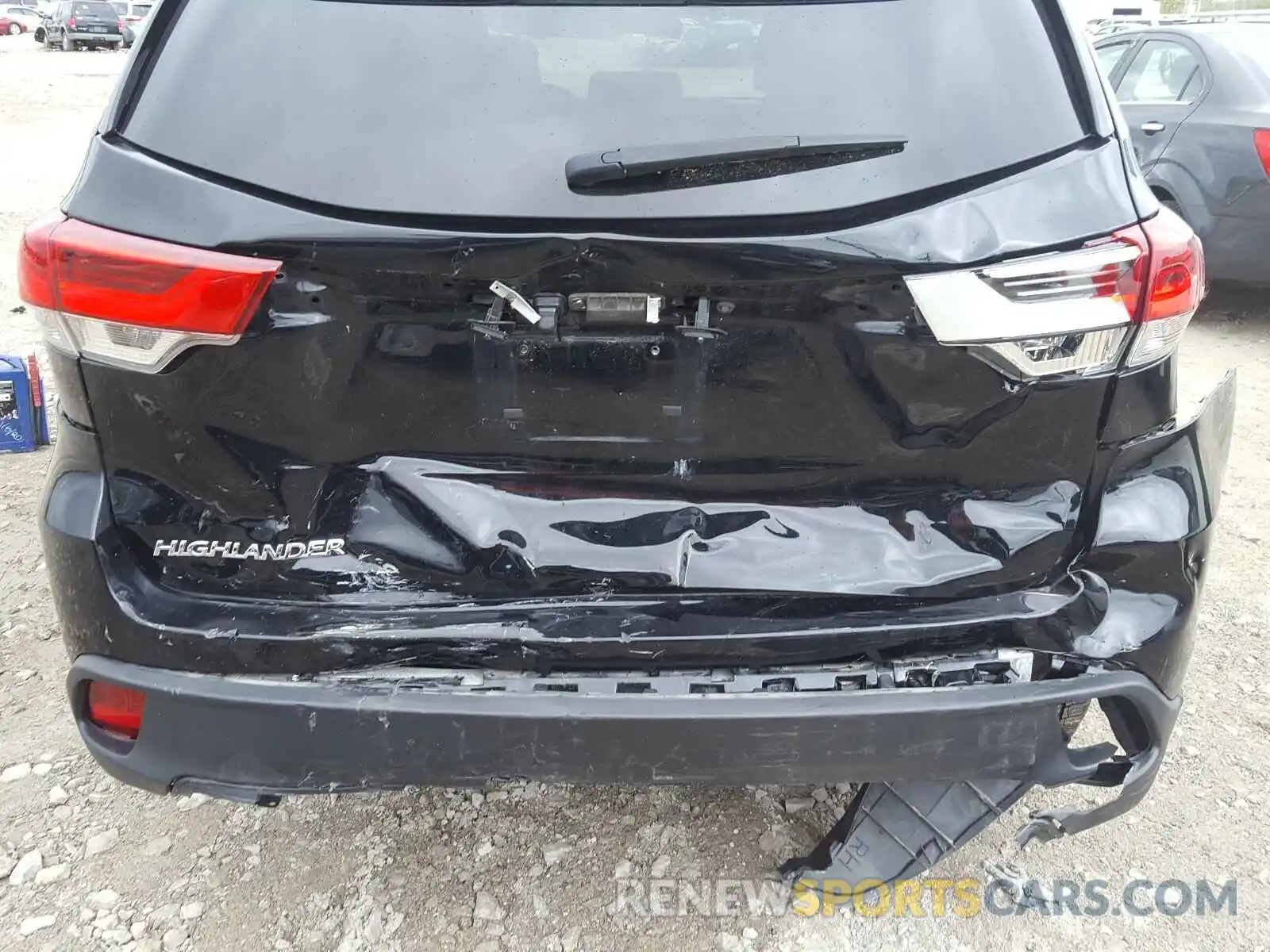 9 Photograph of a damaged car 5TDZARFH0KS043680 TOYOTA HIGHLANDER 2019