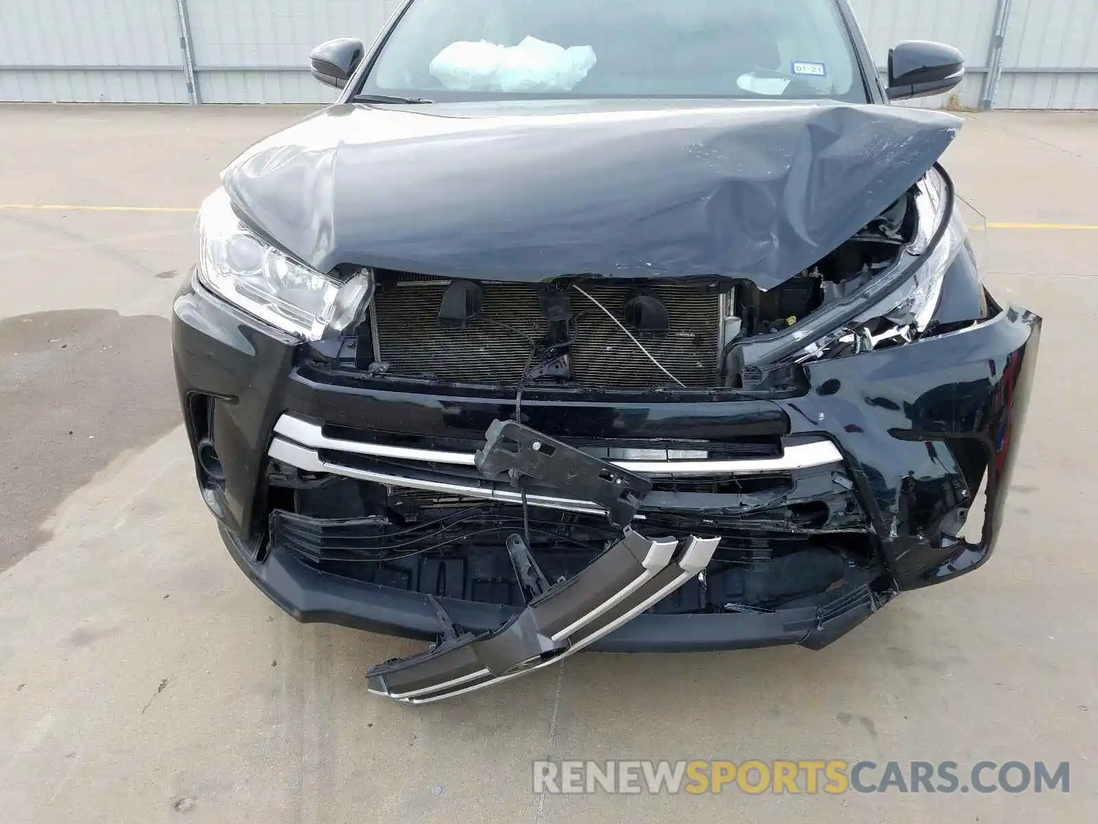 7 Photograph of a damaged car 5TDZARFH0KS043727 TOYOTA HIGHLANDER 2019