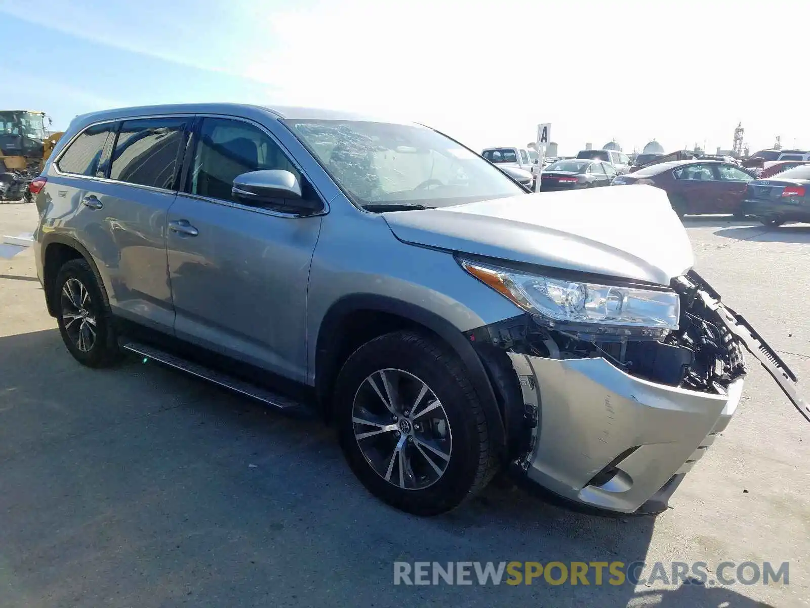 1 Photograph of a damaged car 5TDZARFH0KS043730 TOYOTA HIGHLANDER 2019