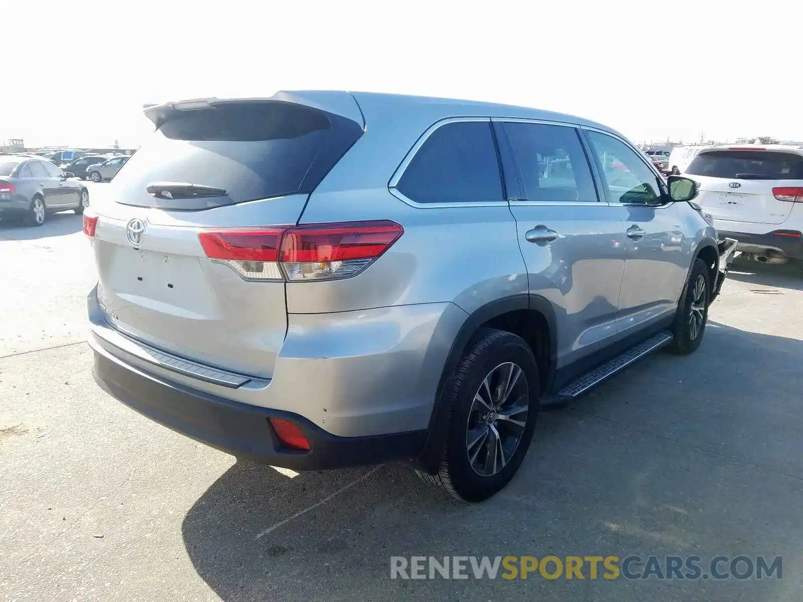 4 Photograph of a damaged car 5TDZARFH0KS043730 TOYOTA HIGHLANDER 2019