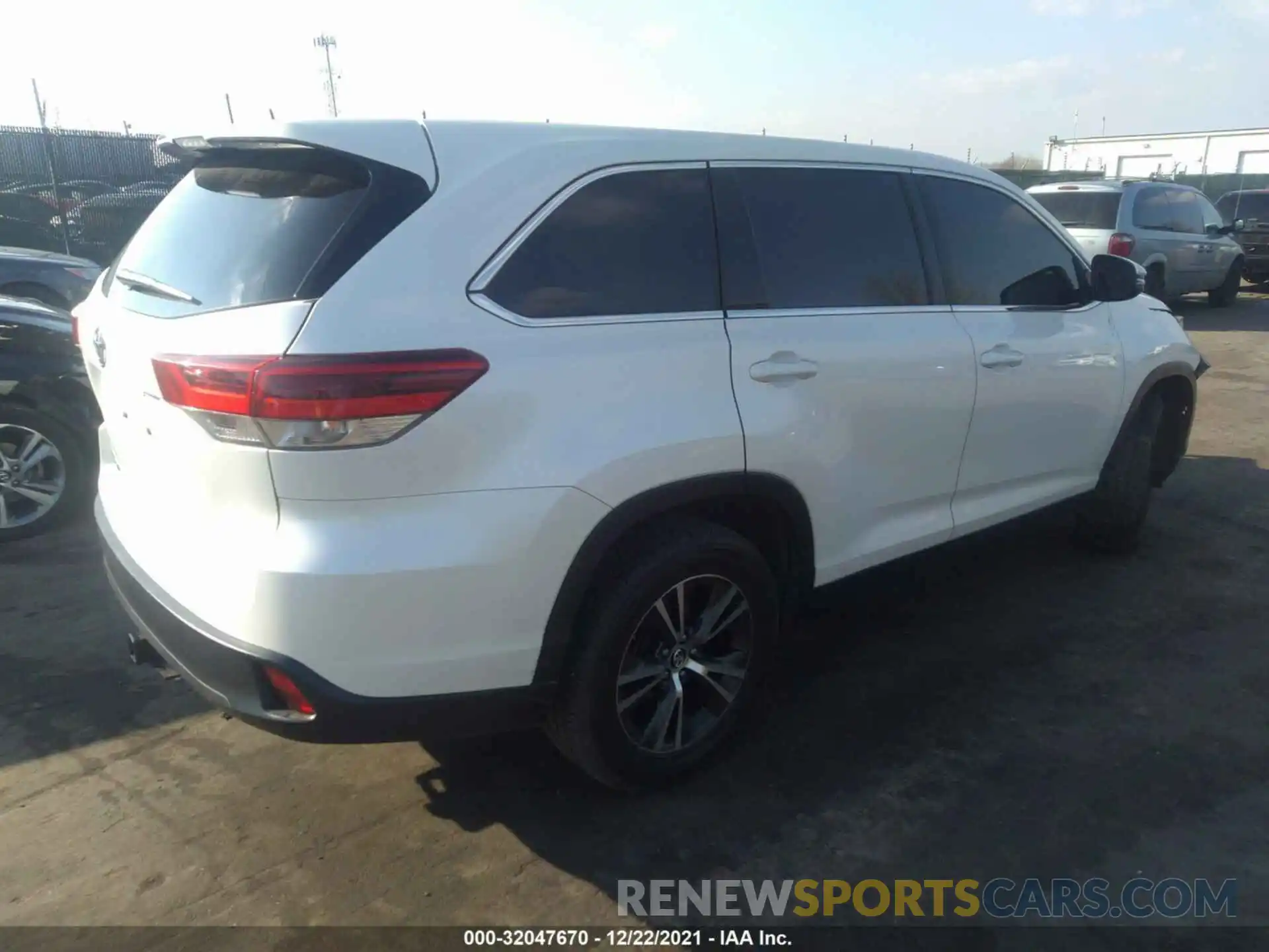 4 Фотография поврежденного автомобиля 5TDZARFH0KS044098 TOYOTA HIGHLANDER 2019