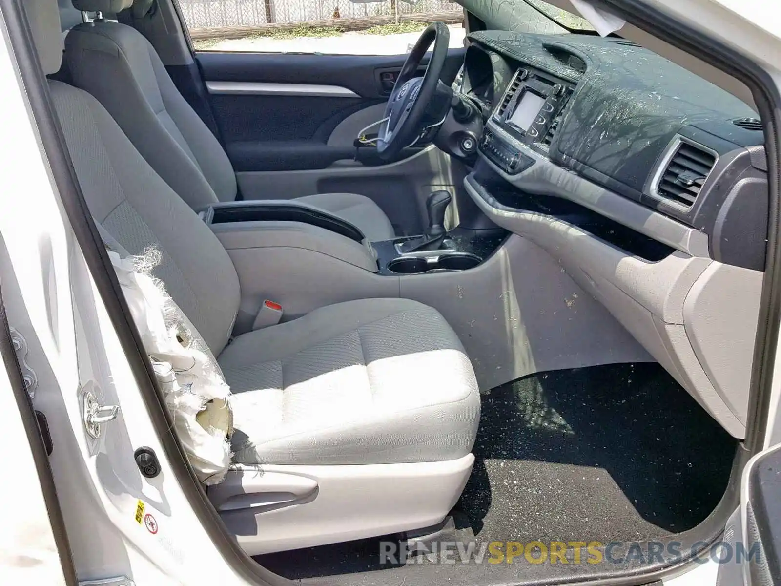 5 Photograph of a damaged car 5TDZARFH0KS044232 TOYOTA HIGHLANDER 2019