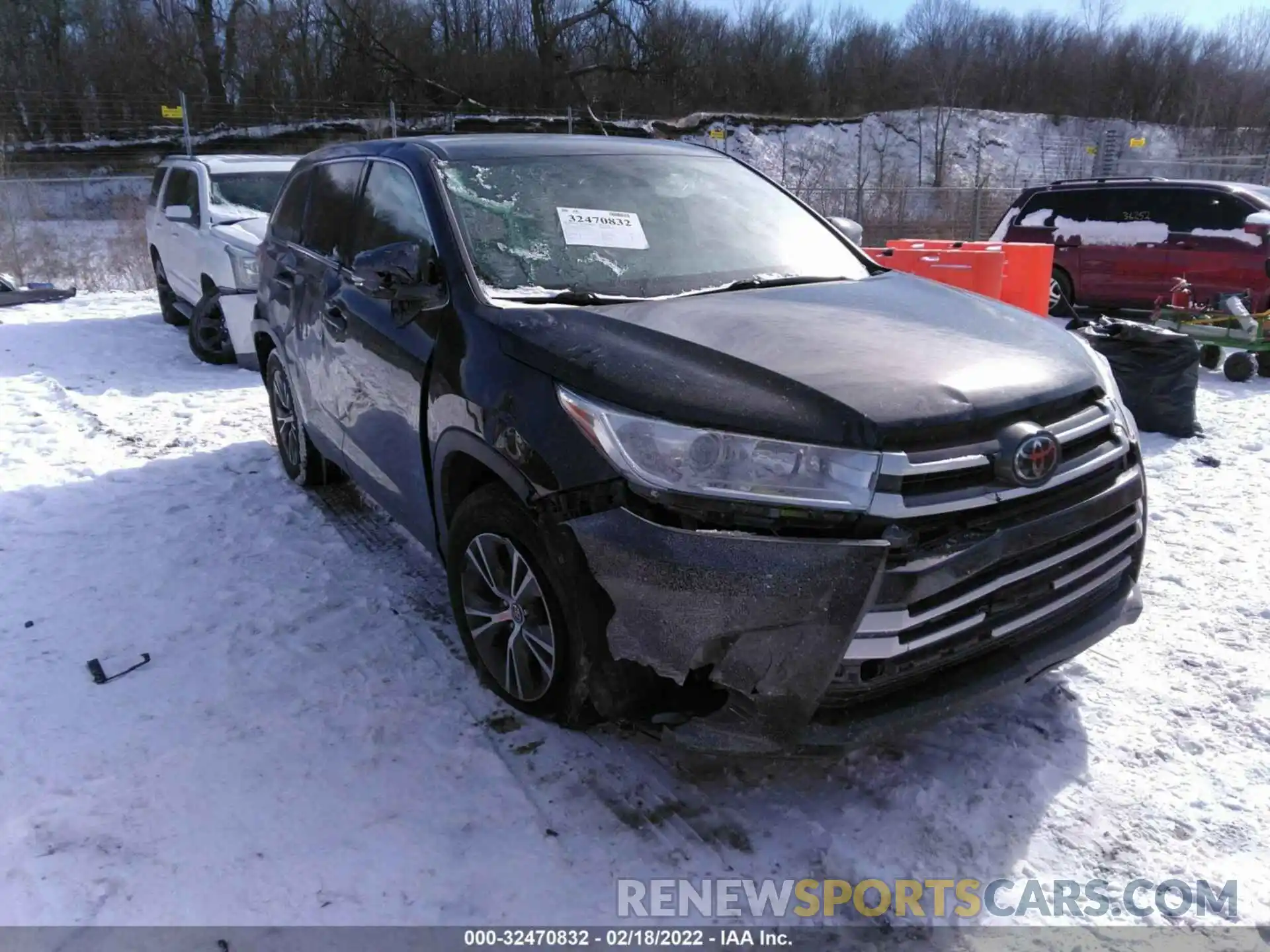 1 Photograph of a damaged car 5TDZARFH0KS044716 TOYOTA HIGHLANDER 2019