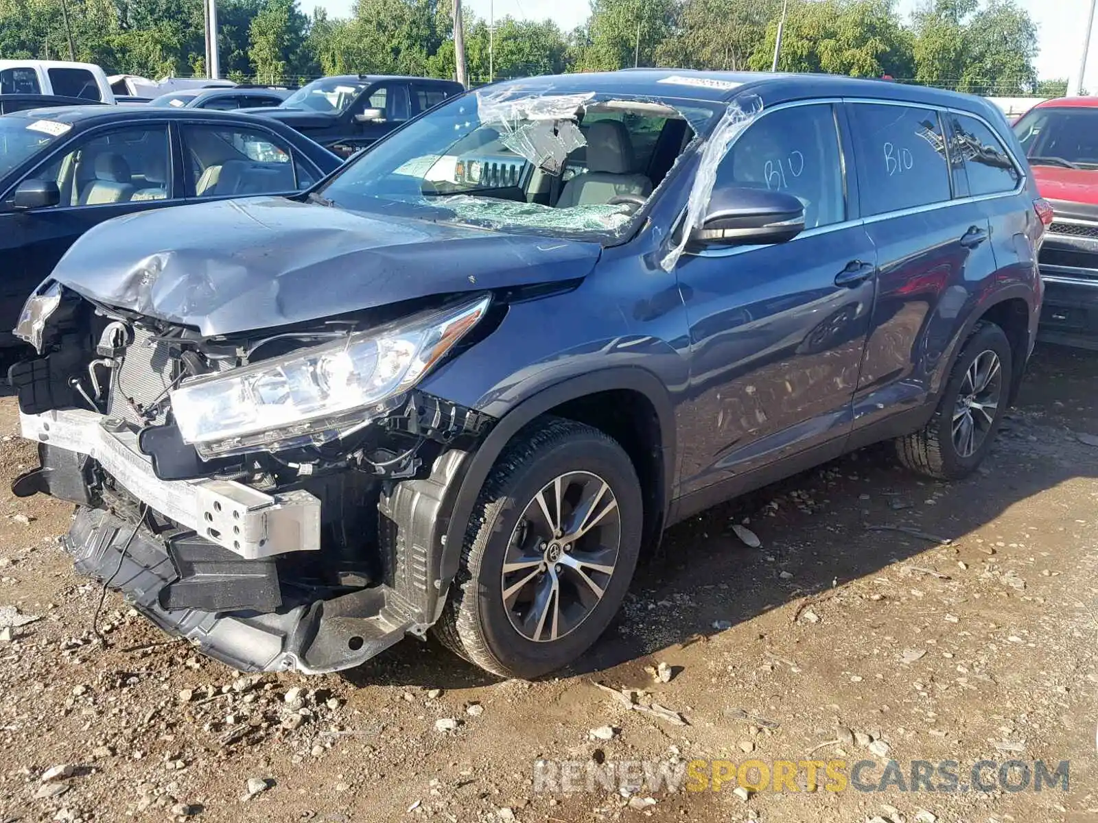 2 Photograph of a damaged car 5TDZARFH0KS044926 TOYOTA HIGHLANDER 2019