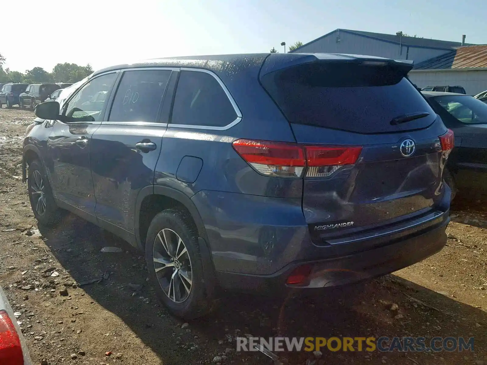 3 Photograph of a damaged car 5TDZARFH0KS044926 TOYOTA HIGHLANDER 2019