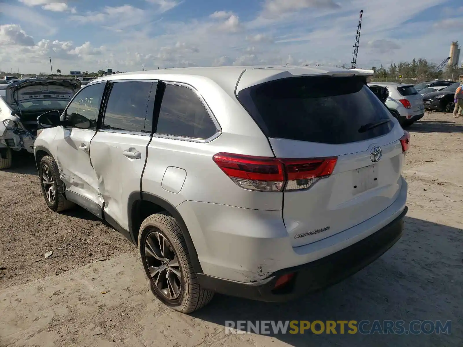 3 Фотография поврежденного автомобиля 5TDZARFH0KS045669 TOYOTA HIGHLANDER 2019