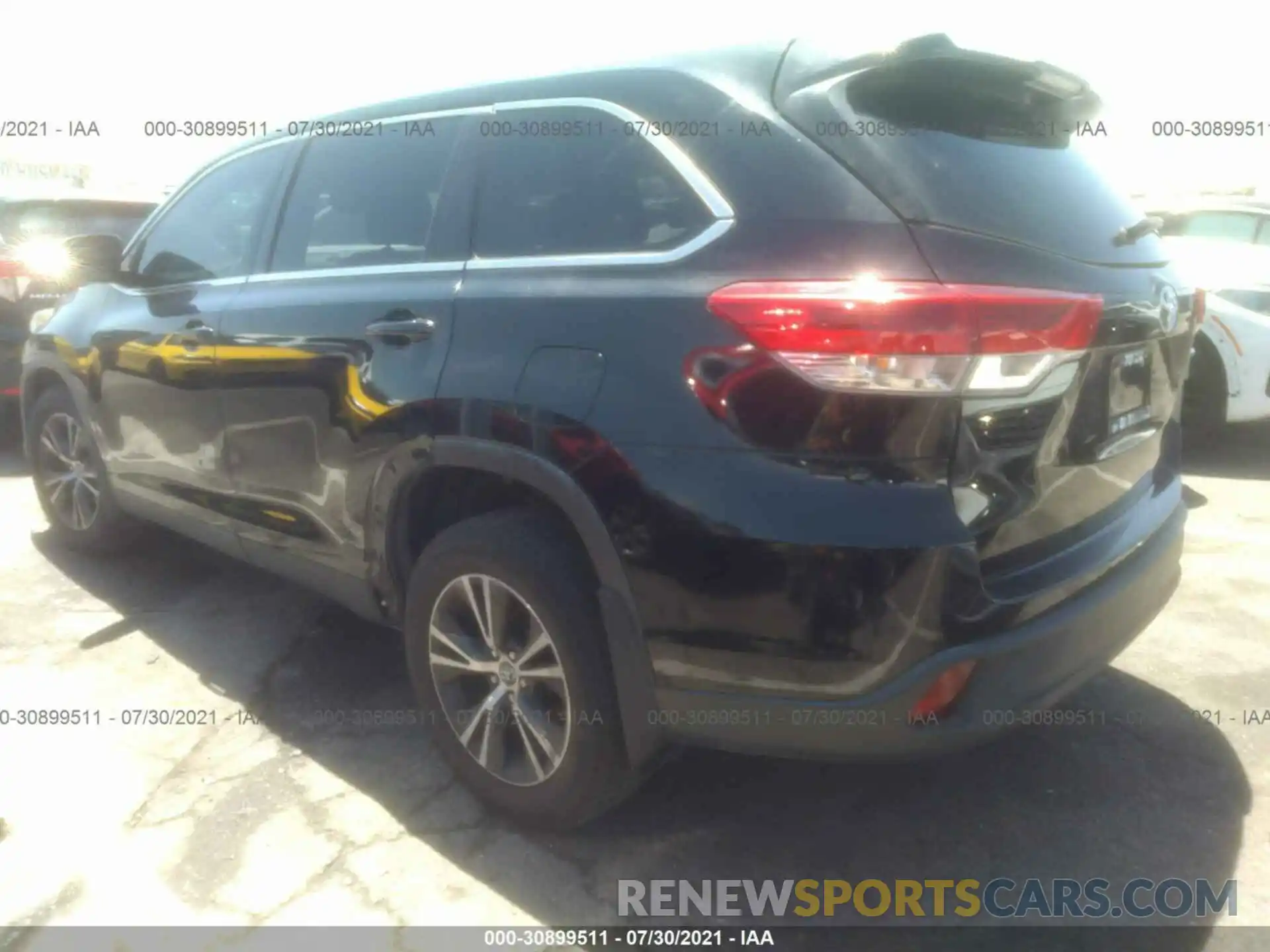 3 Photograph of a damaged car 5TDZARFH0KS046398 TOYOTA HIGHLANDER 2019