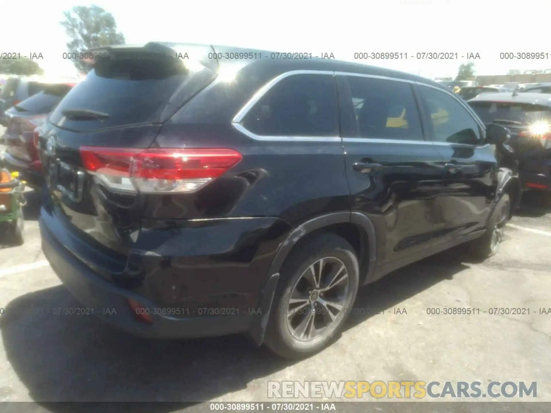 4 Photograph of a damaged car 5TDZARFH0KS046398 TOYOTA HIGHLANDER 2019