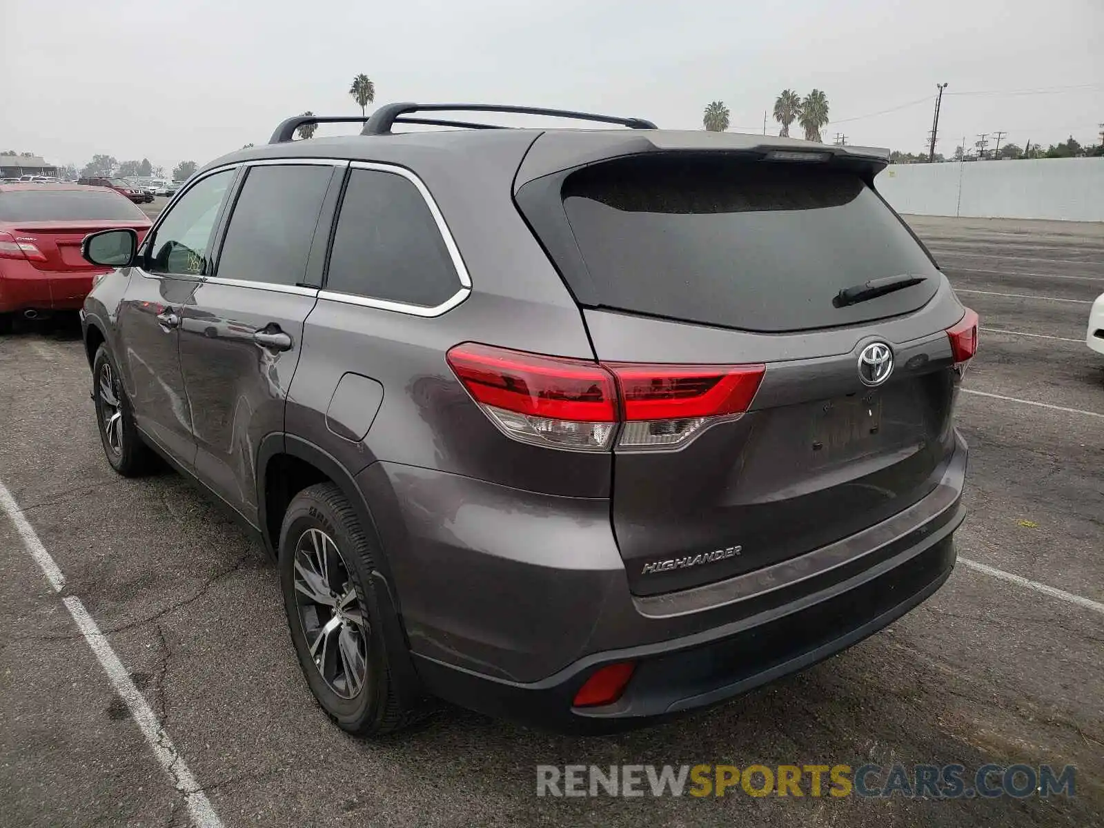 3 Photograph of a damaged car 5TDZARFH0KS046739 TOYOTA HIGHLANDER 2019