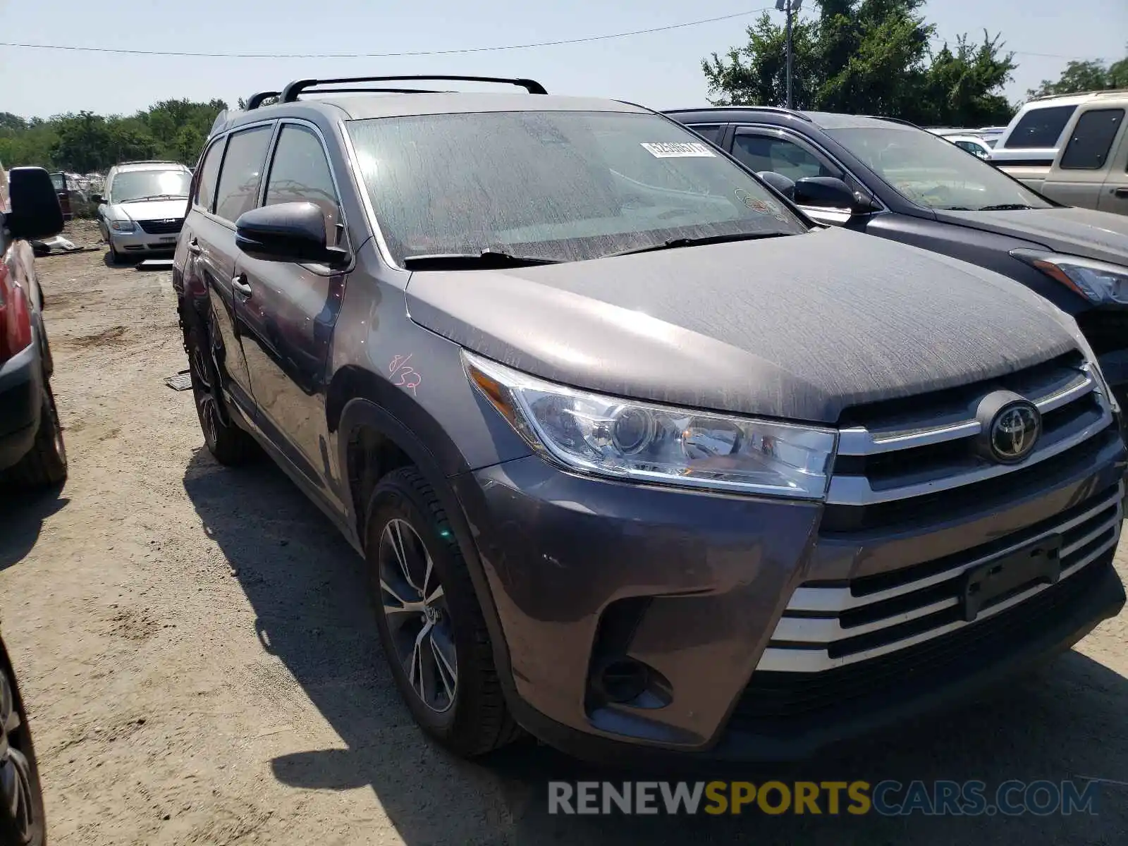 1 Photograph of a damaged car 5TDZARFH0KS048846 TOYOTA HIGHLANDER 2019