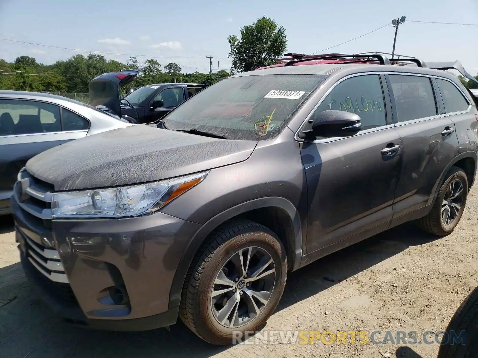 2 Photograph of a damaged car 5TDZARFH0KS048846 TOYOTA HIGHLANDER 2019