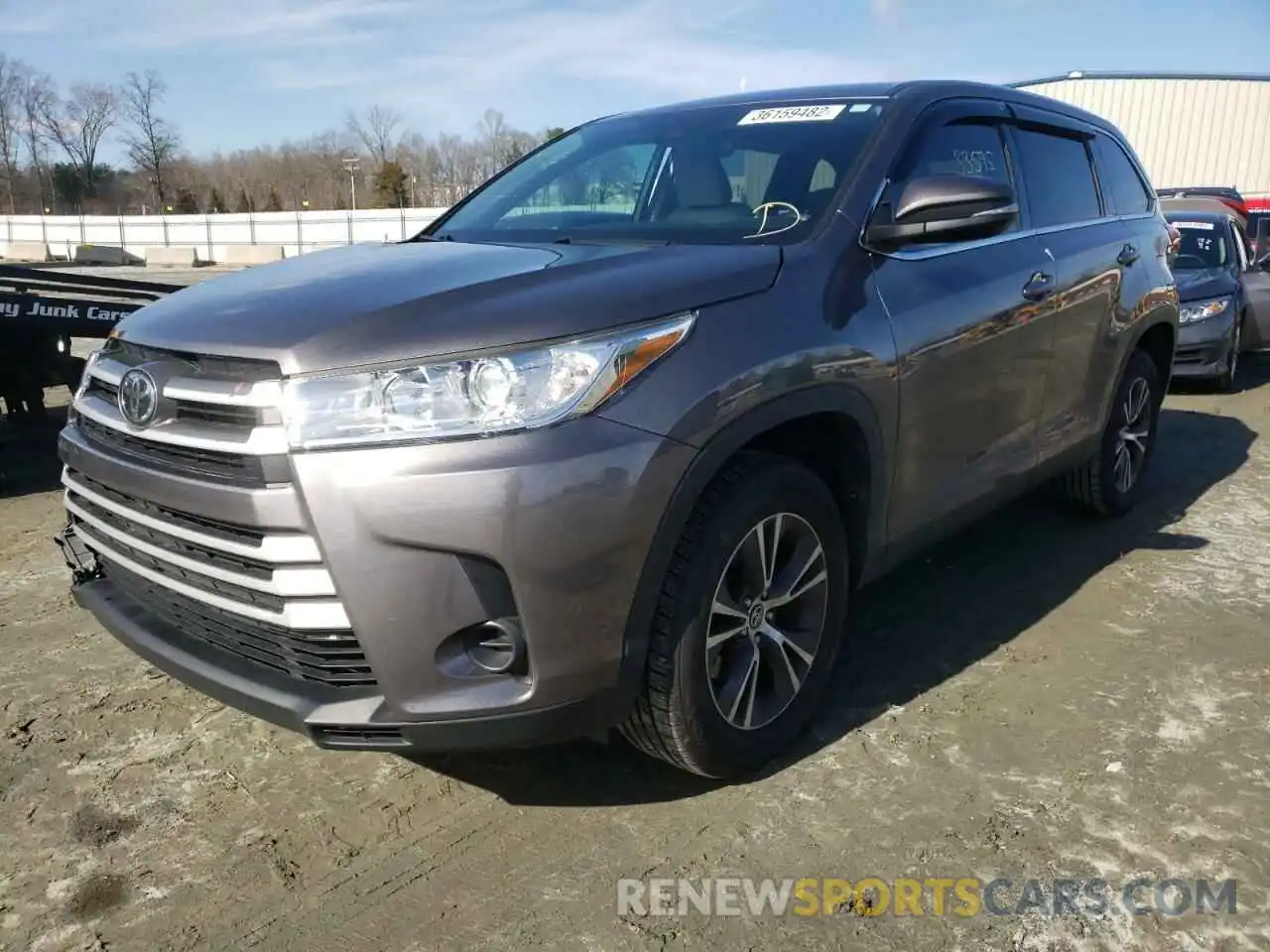 2 Photograph of a damaged car 5TDZARFH0KS049219 TOYOTA HIGHLANDER 2019