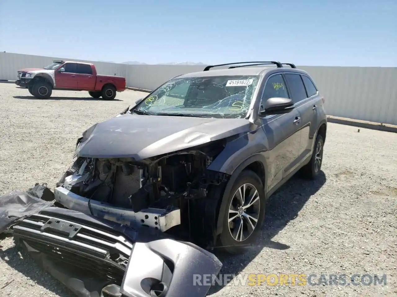 2 Photograph of a damaged car 5TDZARFH0KS049382 TOYOTA HIGHLANDER 2019