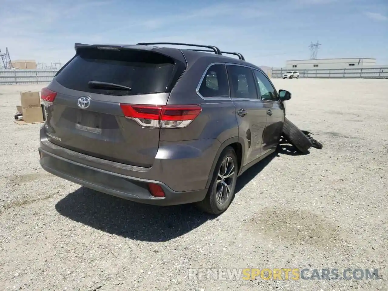 4 Photograph of a damaged car 5TDZARFH0KS049382 TOYOTA HIGHLANDER 2019