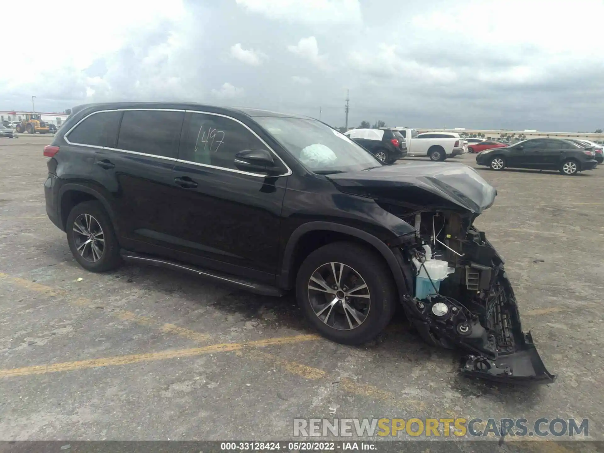 1 Photograph of a damaged car 5TDZARFH0KS049480 TOYOTA HIGHLANDER 2019