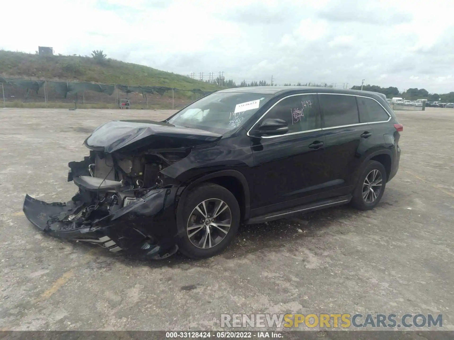 2 Photograph of a damaged car 5TDZARFH0KS049480 TOYOTA HIGHLANDER 2019