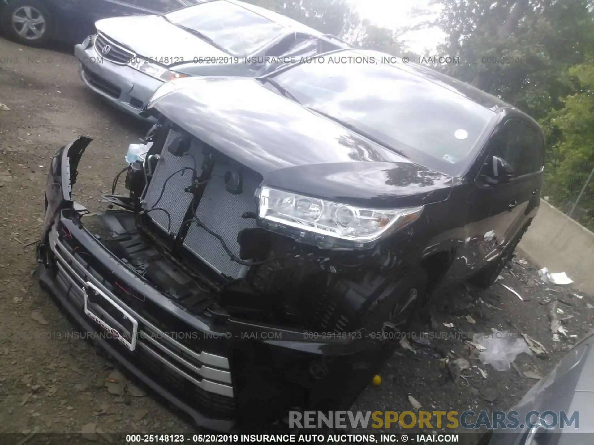 2 Photograph of a damaged car 5TDZARFH0KS049530 TOYOTA HIGHLANDER 2019