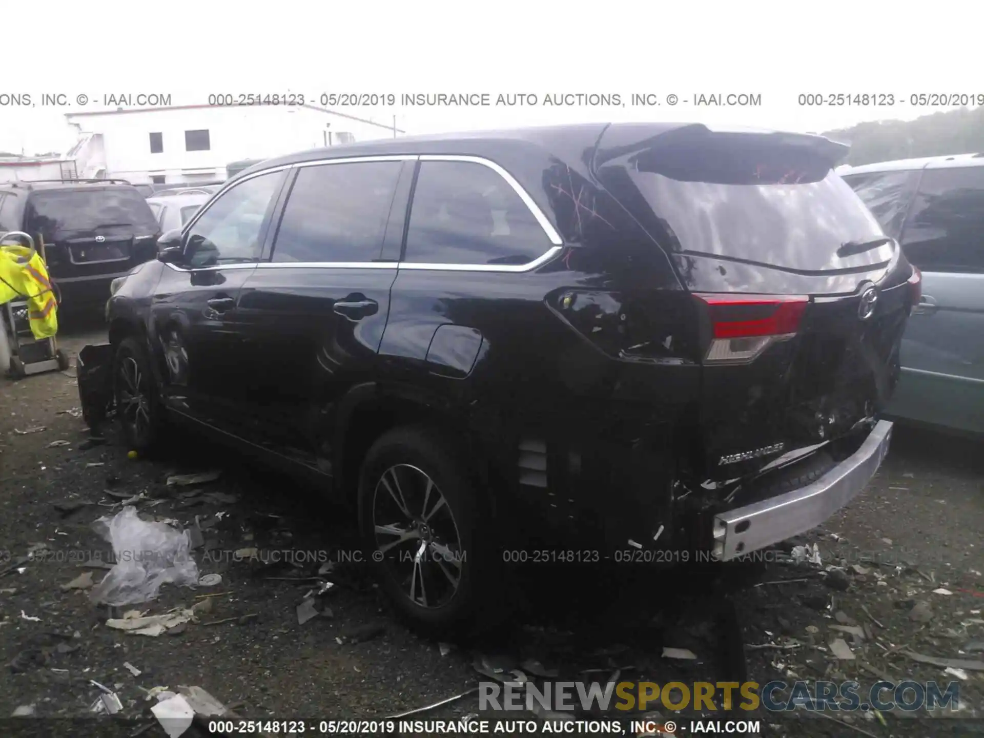 3 Photograph of a damaged car 5TDZARFH0KS049530 TOYOTA HIGHLANDER 2019