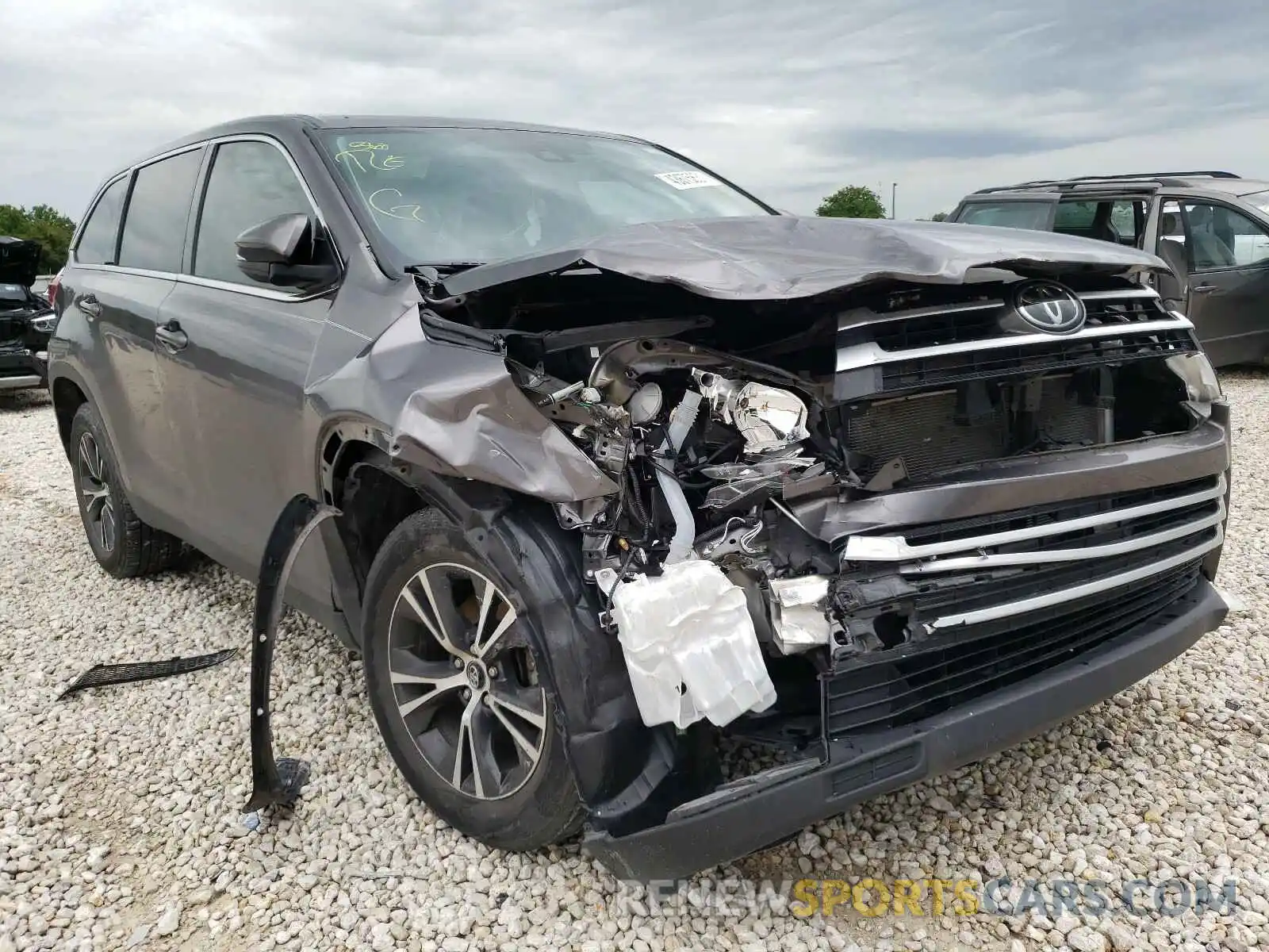 1 Photograph of a damaged car 5TDZARFH0KS049754 TOYOTA HIGHLANDER 2019