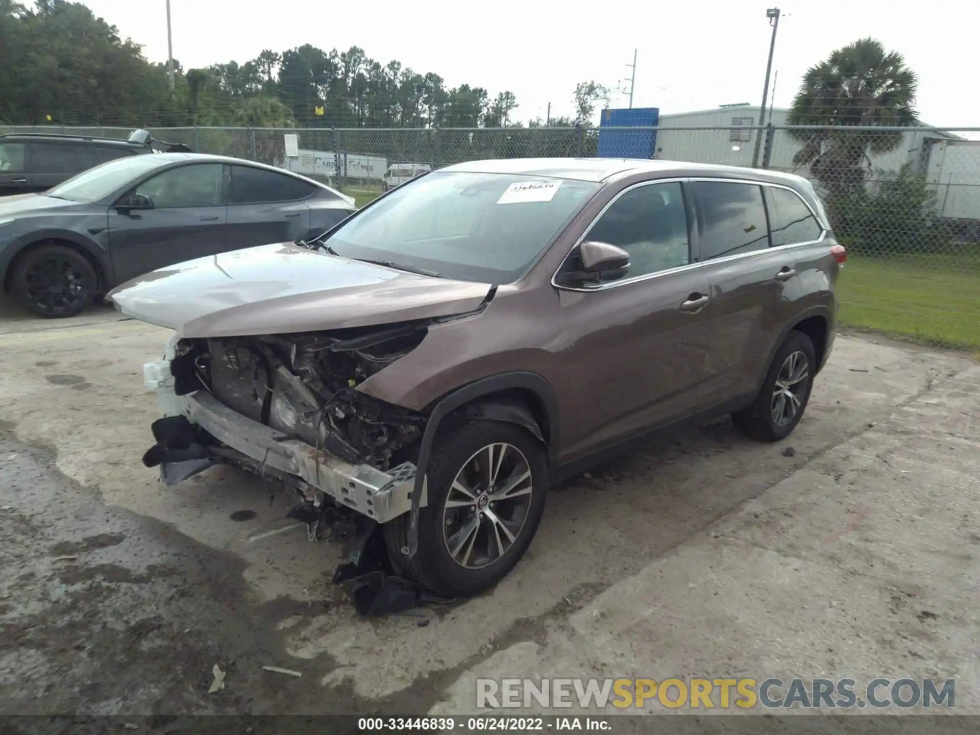 2 Photograph of a damaged car 5TDZARFH0KS051603 TOYOTA HIGHLANDER 2019