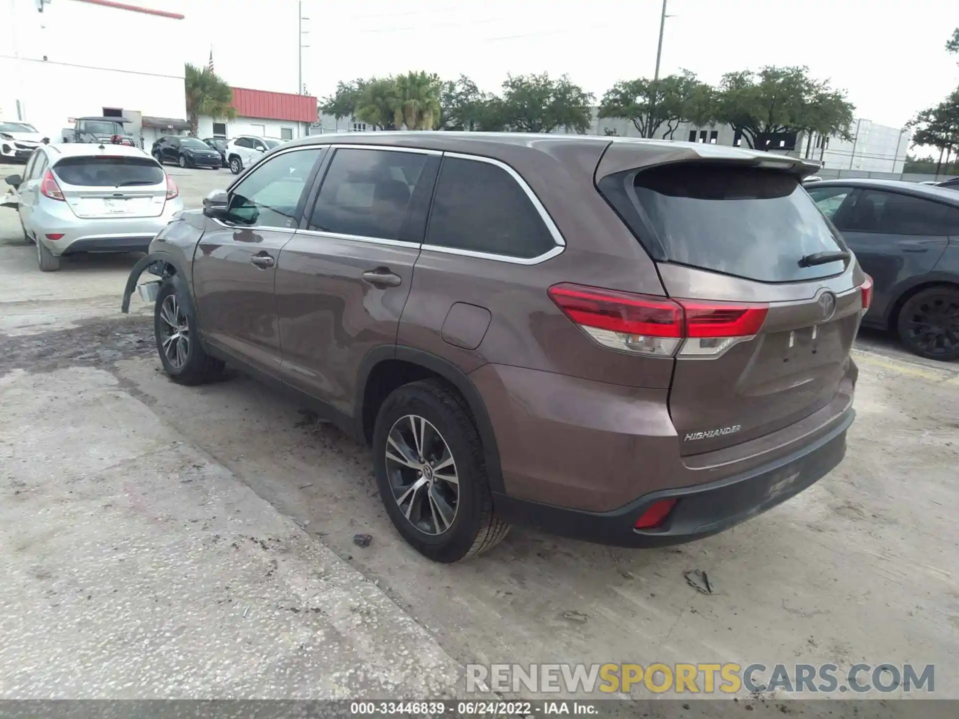 3 Photograph of a damaged car 5TDZARFH0KS051603 TOYOTA HIGHLANDER 2019