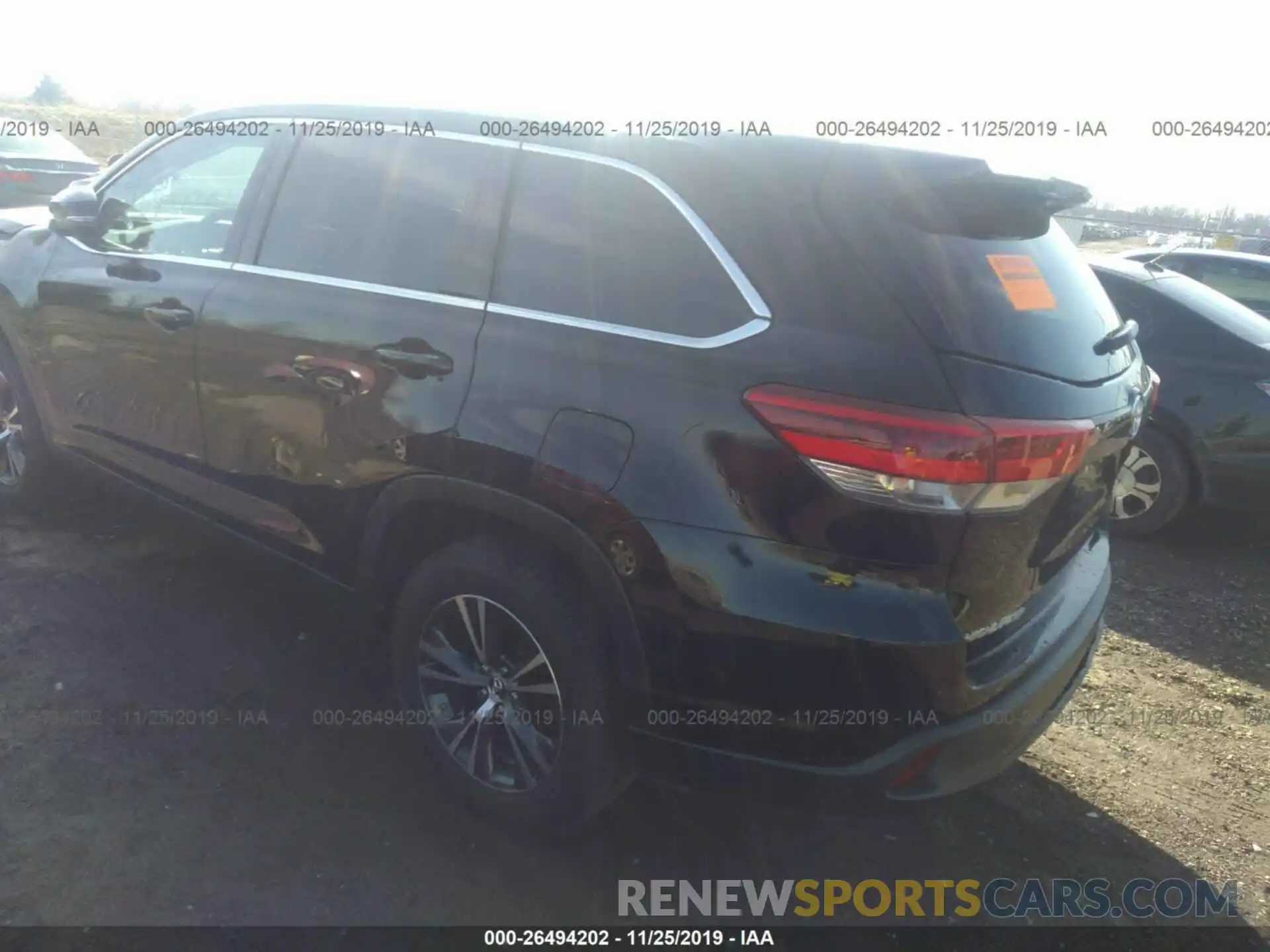 3 Photograph of a damaged car 5TDZARFH0KS051875 TOYOTA HIGHLANDER 2019