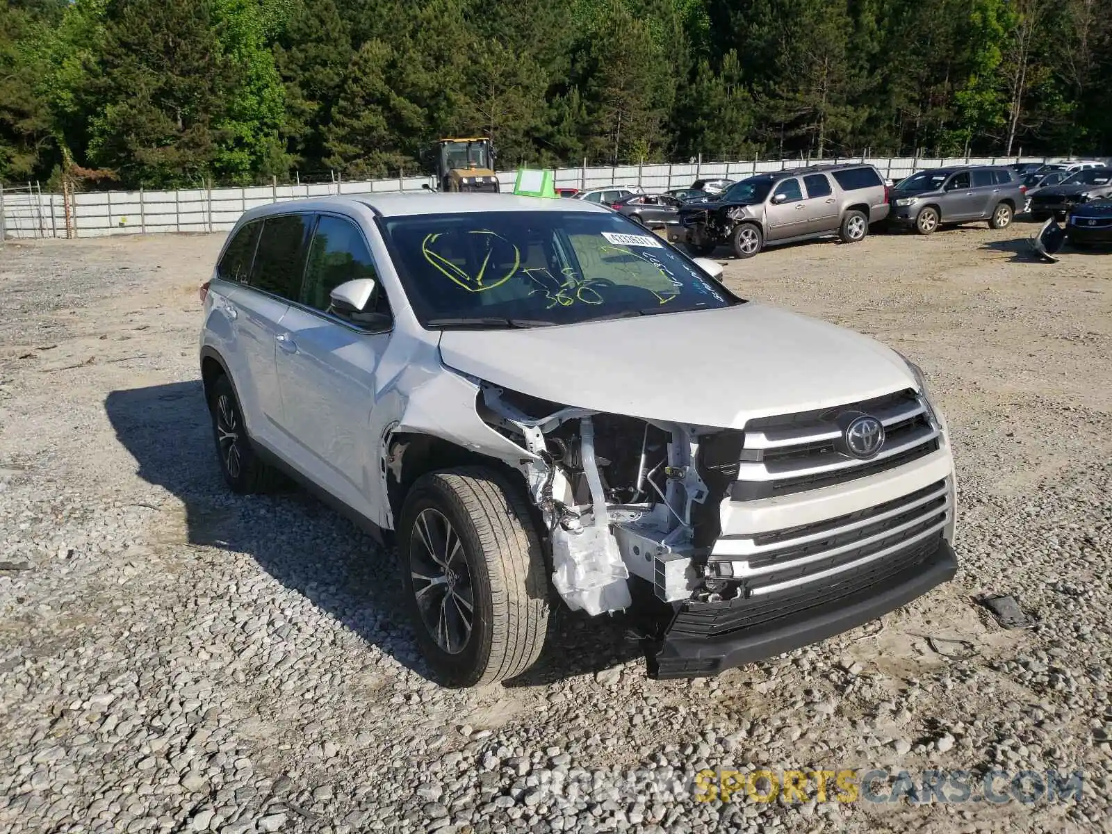 1 Photograph of a damaged car 5TDZARFH0KS052377 TOYOTA HIGHLANDER 2019