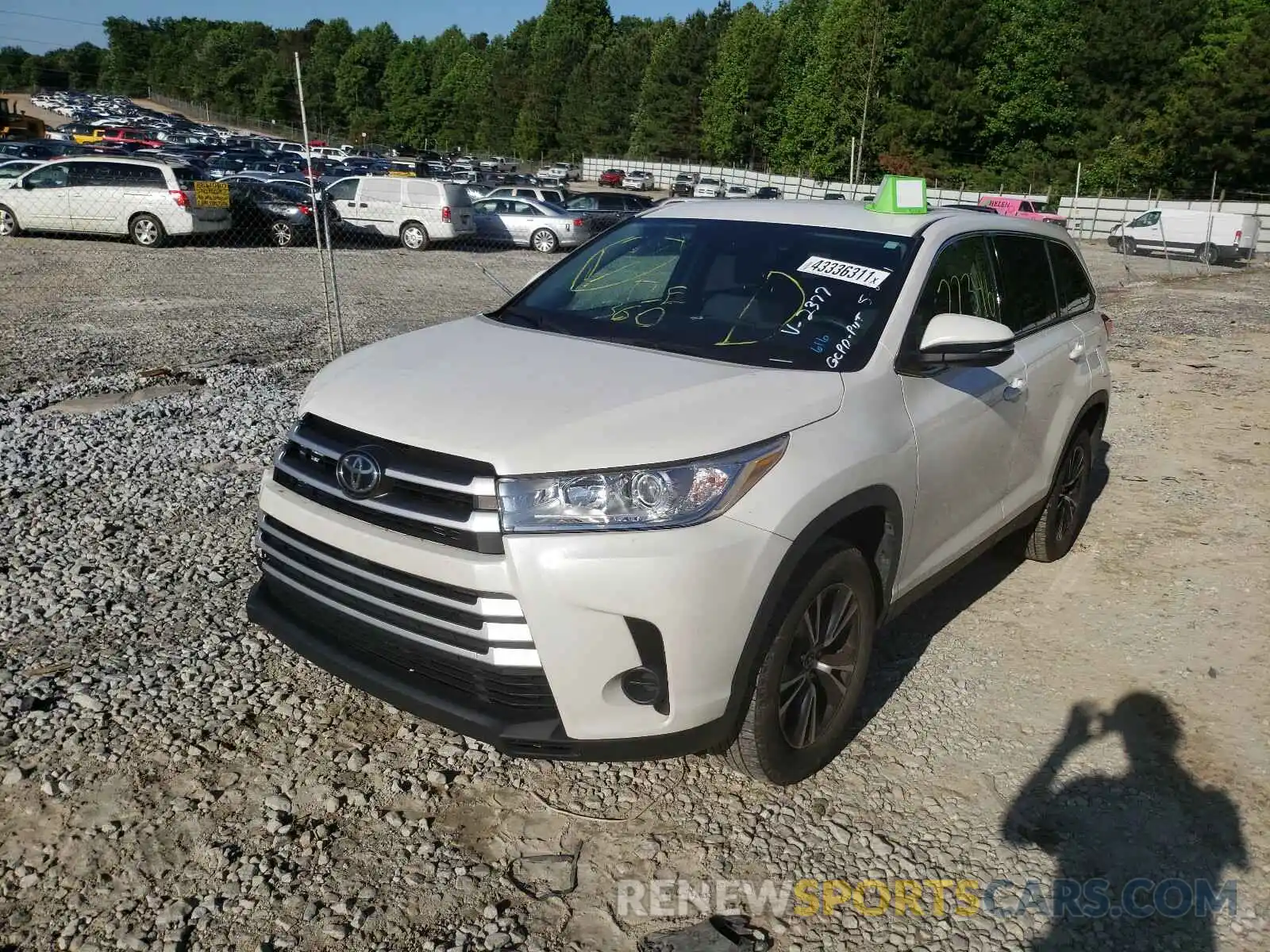 2 Photograph of a damaged car 5TDZARFH0KS052377 TOYOTA HIGHLANDER 2019