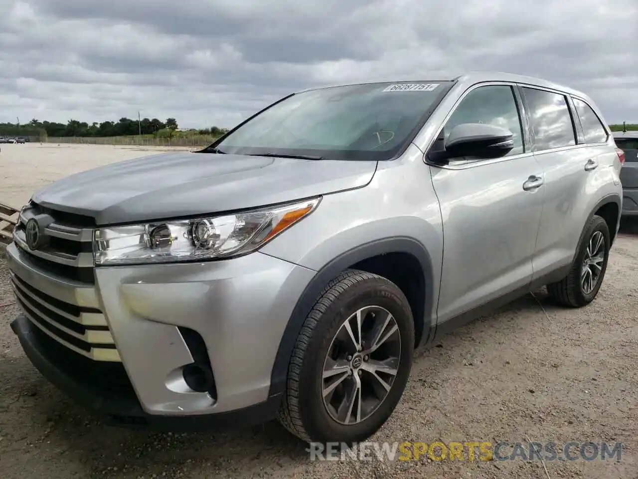 2 Photograph of a damaged car 5TDZARFH0KS053397 TOYOTA HIGHLANDER 2019