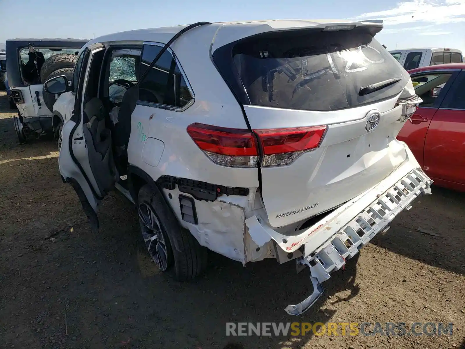 3 Photograph of a damaged car 5TDZARFH0KS053416 TOYOTA HIGHLANDER 2019