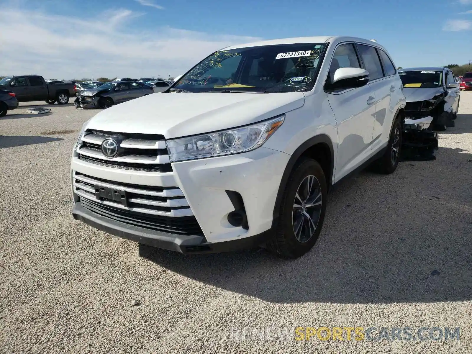 2 Photograph of a damaged car 5TDZARFH0KS053707 TOYOTA HIGHLANDER 2019