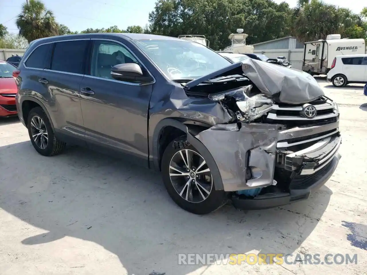 1 Photograph of a damaged car 5TDZARFH0KS056011 TOYOTA HIGHLANDER 2019