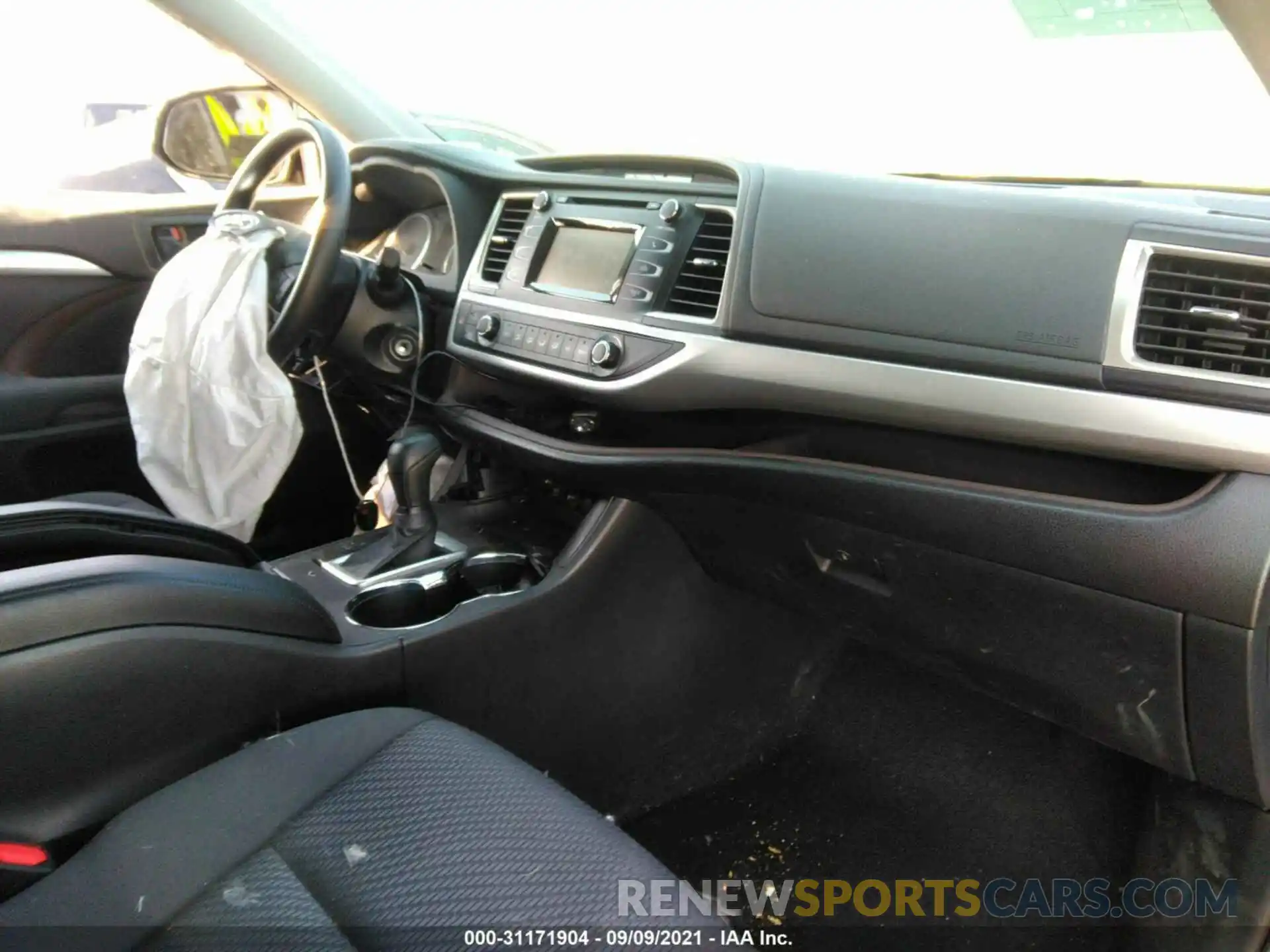 5 Photograph of a damaged car 5TDZARFH0KS056591 TOYOTA HIGHLANDER 2019