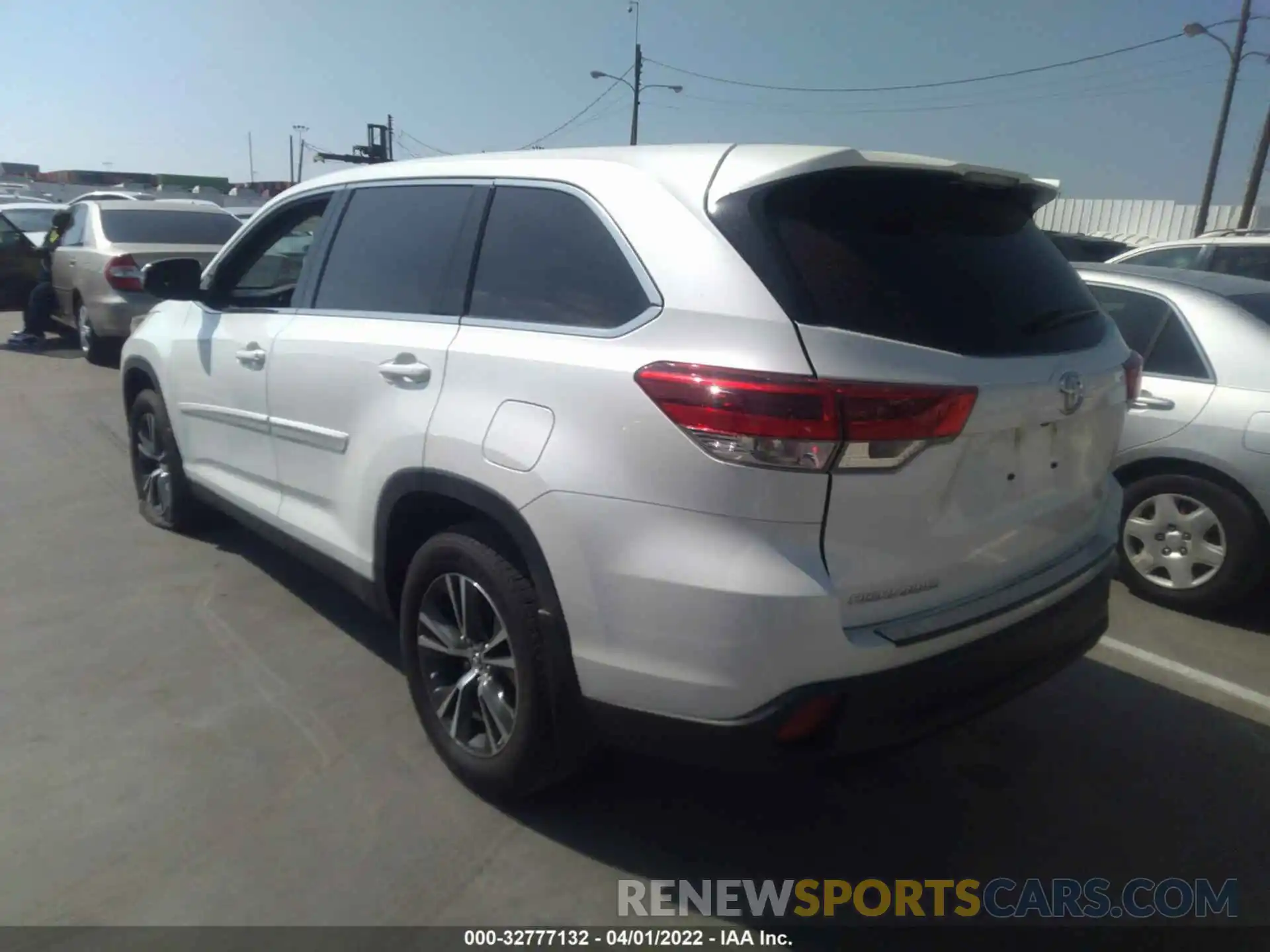 3 Фотография поврежденного автомобиля 5TDZARFH0KS057207 TOYOTA HIGHLANDER 2019