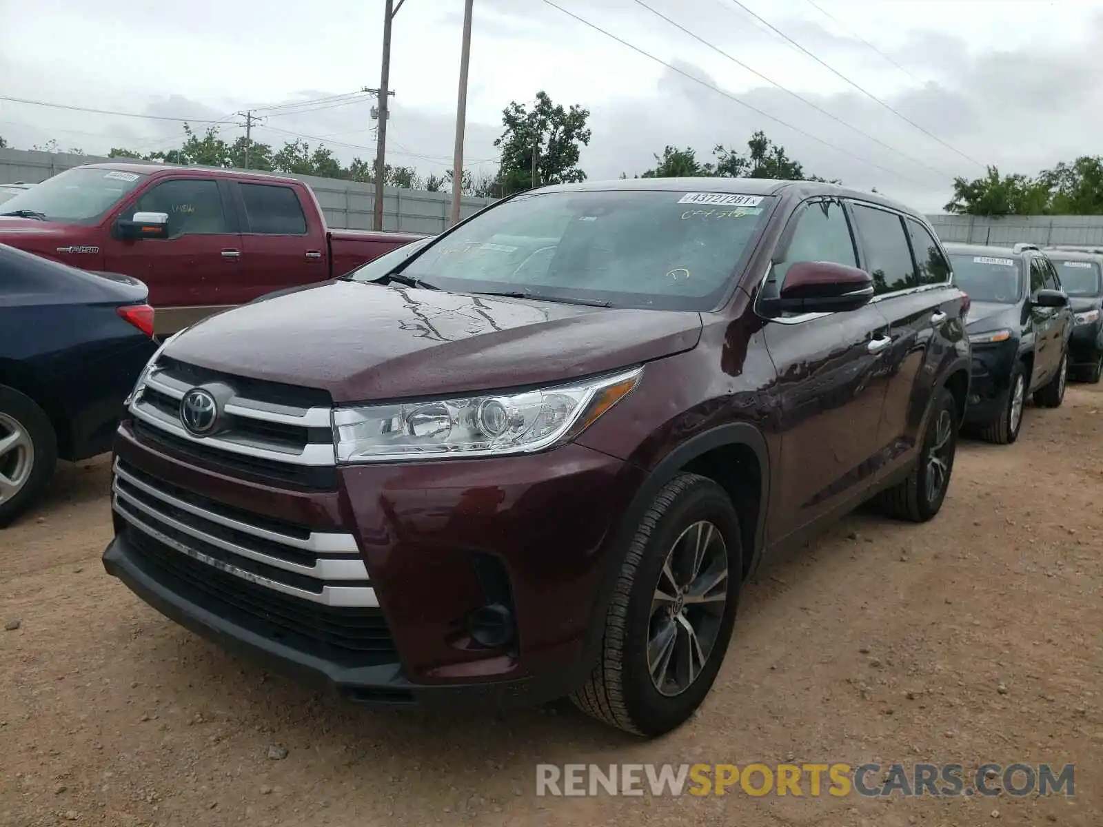 2 Photograph of a damaged car 5TDZARFH0KS058518 TOYOTA HIGHLANDER 2019