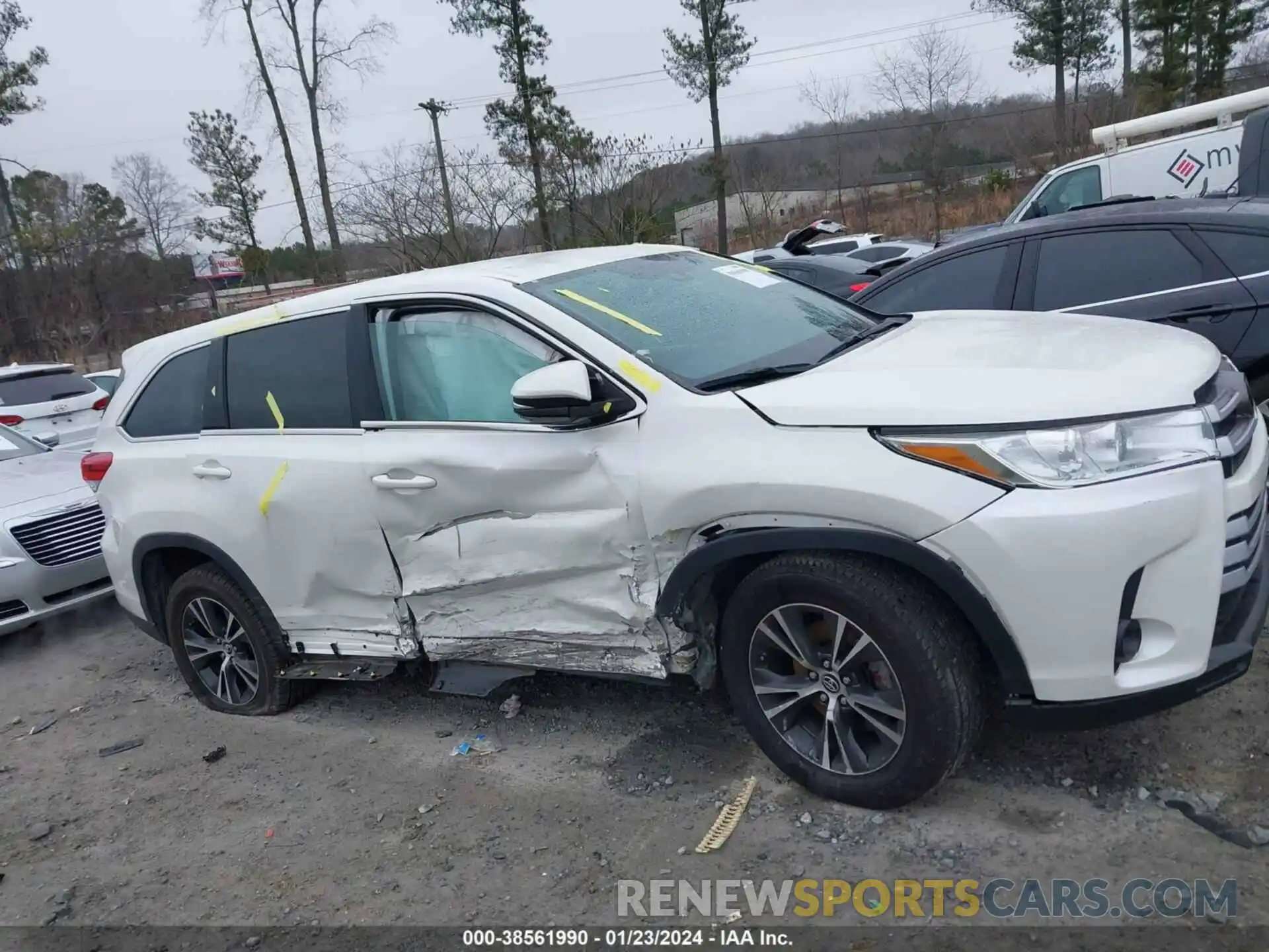 13 Photograph of a damaged car 5TDZARFH0KS058552 TOYOTA HIGHLANDER 2019