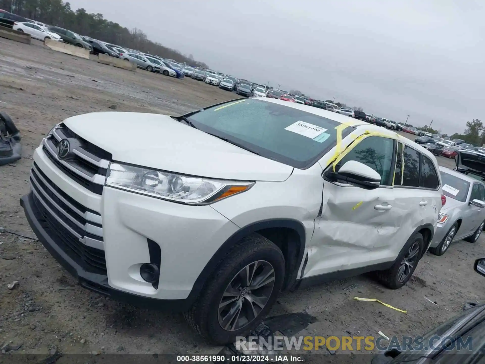 14 Photograph of a damaged car 5TDZARFH0KS058552 TOYOTA HIGHLANDER 2019