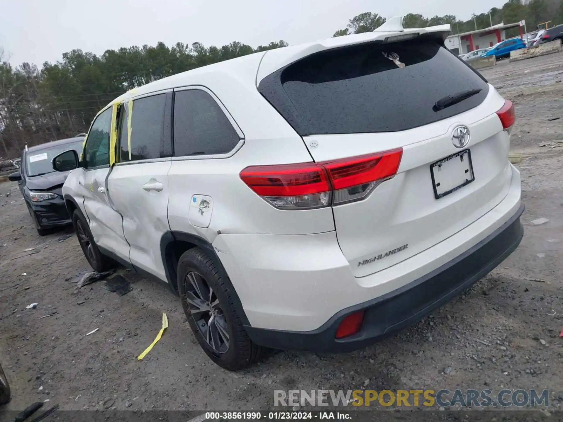 3 Photograph of a damaged car 5TDZARFH0KS058552 TOYOTA HIGHLANDER 2019