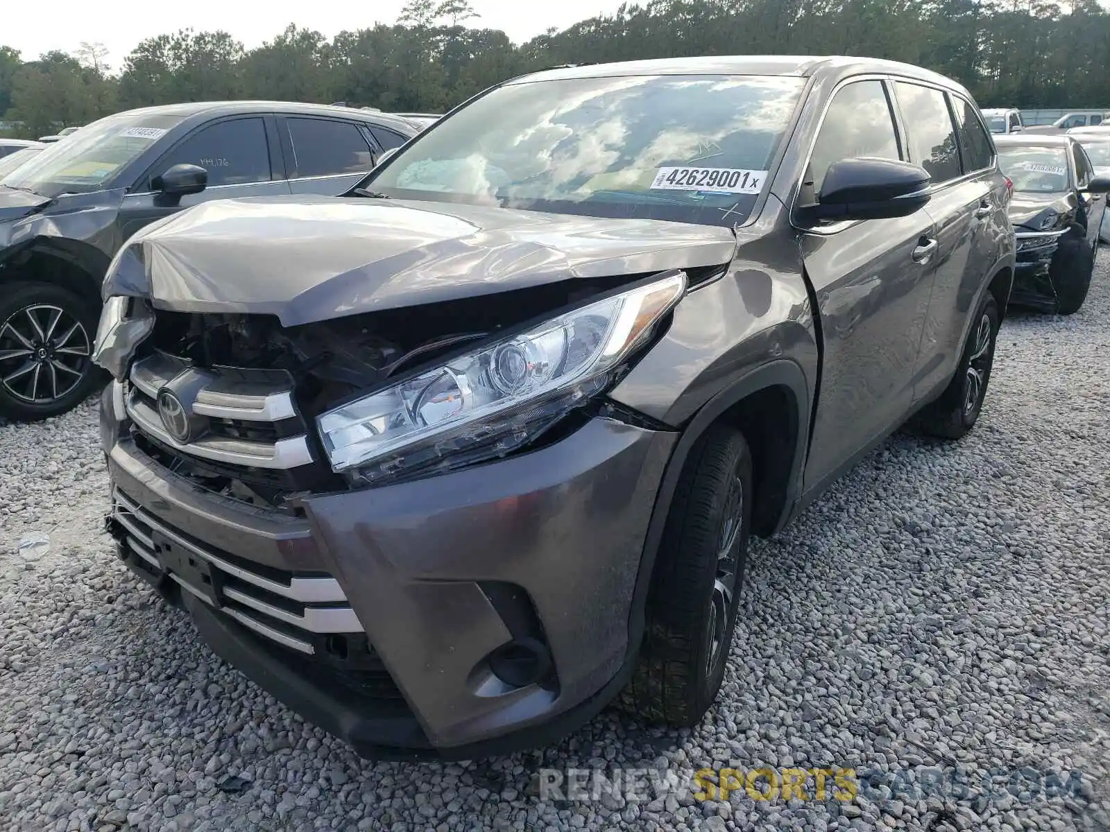 2 Photograph of a damaged car 5TDZARFH0KS058969 TOYOTA HIGHLANDER 2019