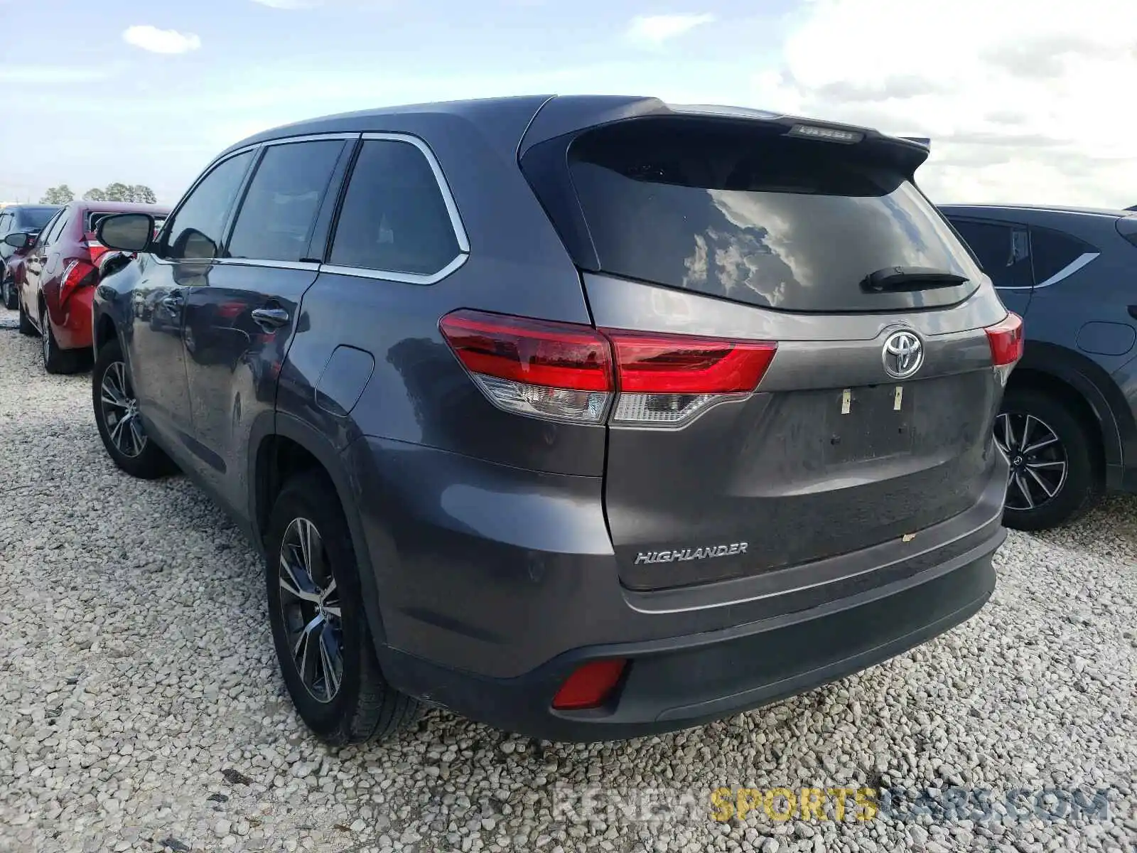 3 Photograph of a damaged car 5TDZARFH0KS058969 TOYOTA HIGHLANDER 2019