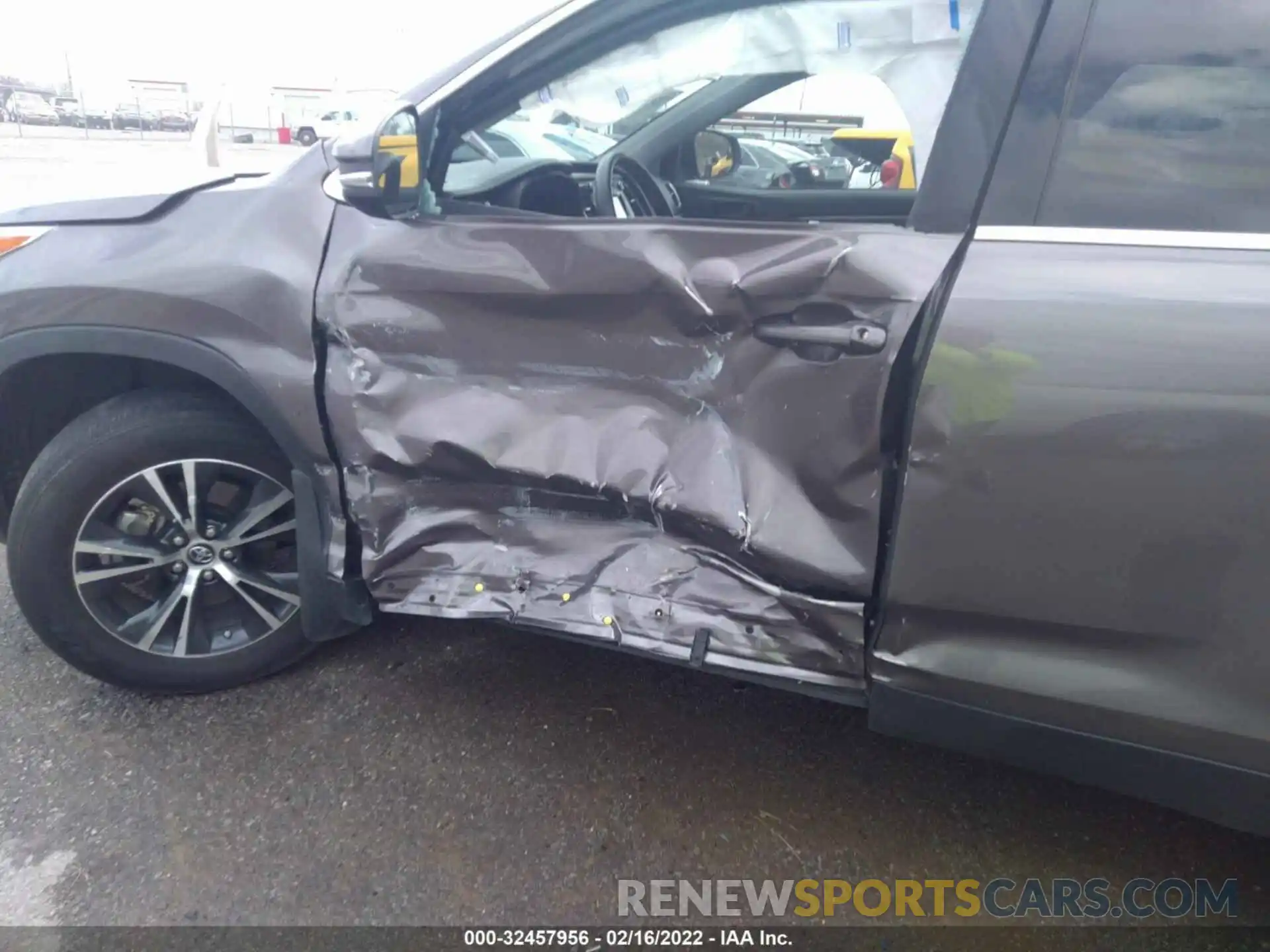 6 Photograph of a damaged car 5TDZARFH0KS059751 TOYOTA HIGHLANDER 2019