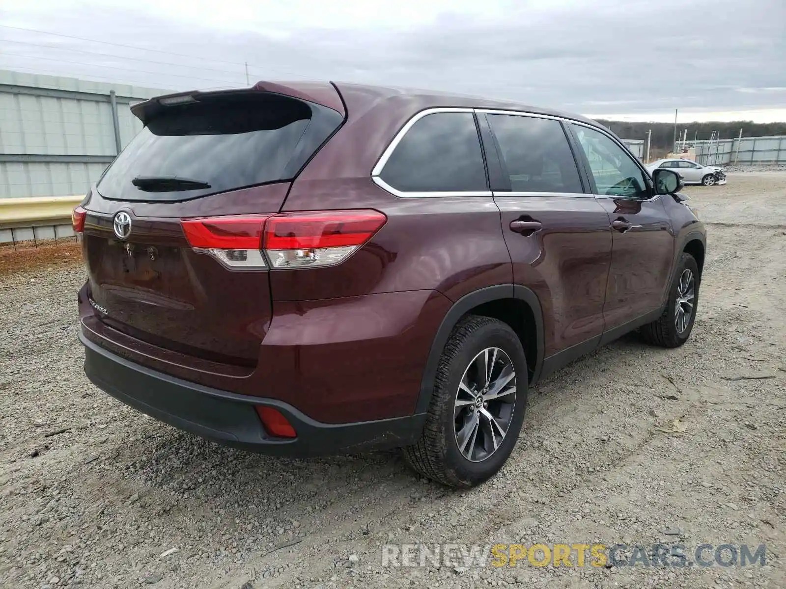 4 Photograph of a damaged car 5TDZARFH0KS059801 TOYOTA HIGHLANDER 2019