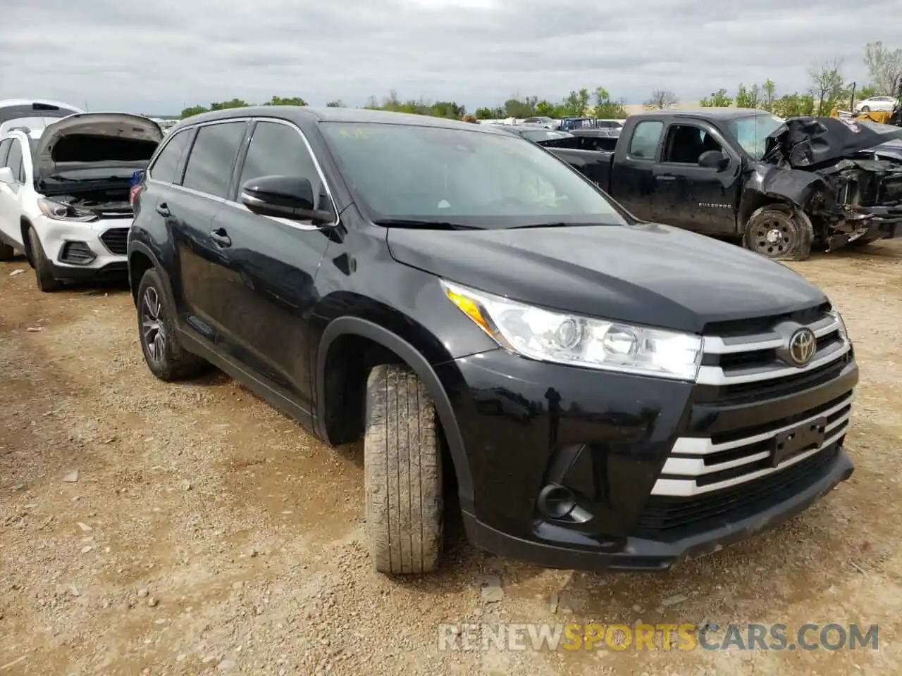 1 Photograph of a damaged car 5TDZARFH0KS060768 TOYOTA HIGHLANDER 2019