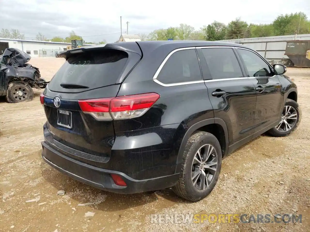 4 Photograph of a damaged car 5TDZARFH0KS060768 TOYOTA HIGHLANDER 2019