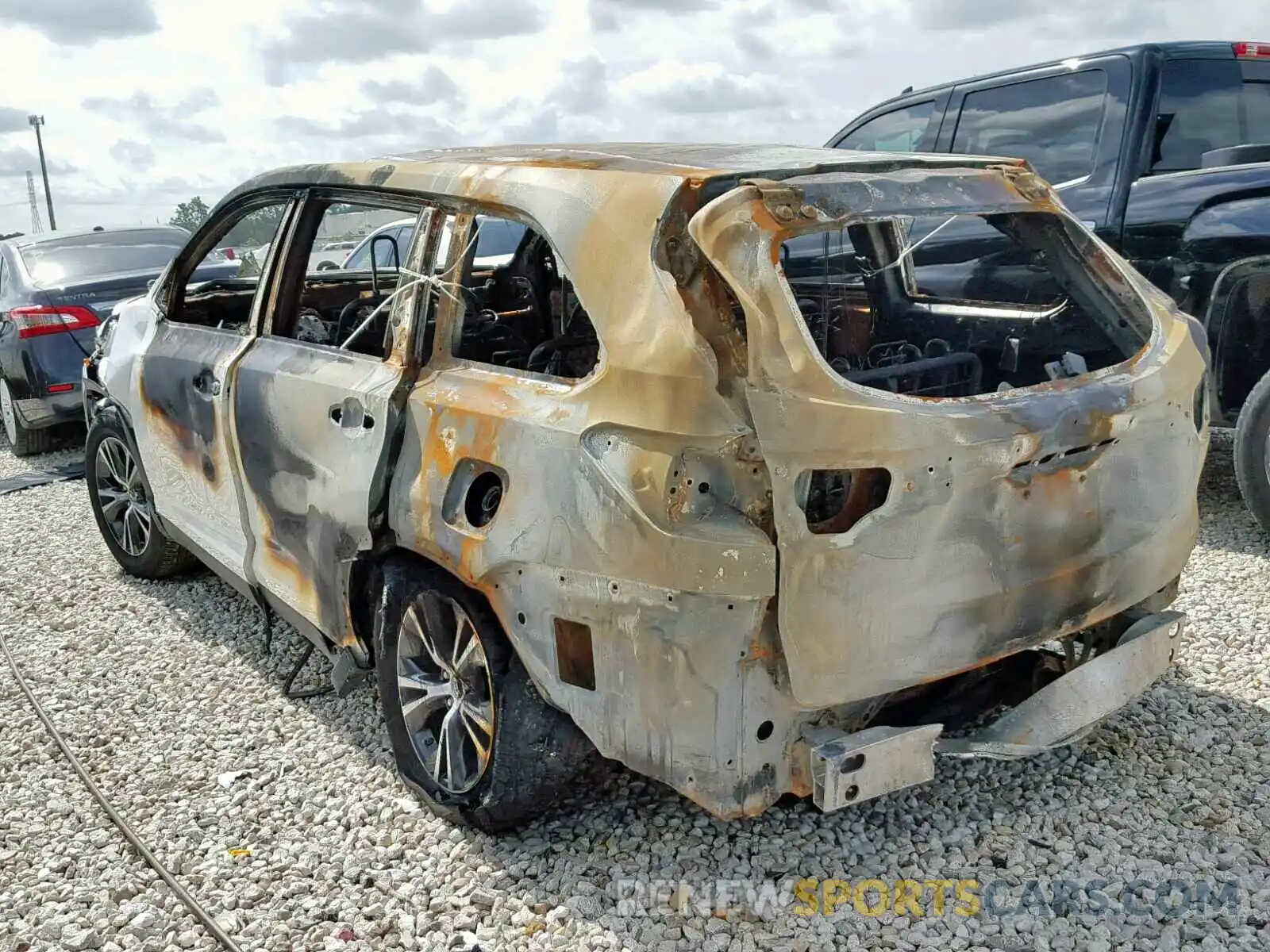 3 Photograph of a damaged car 5TDZARFH1KS042456 TOYOTA HIGHLANDER 2019