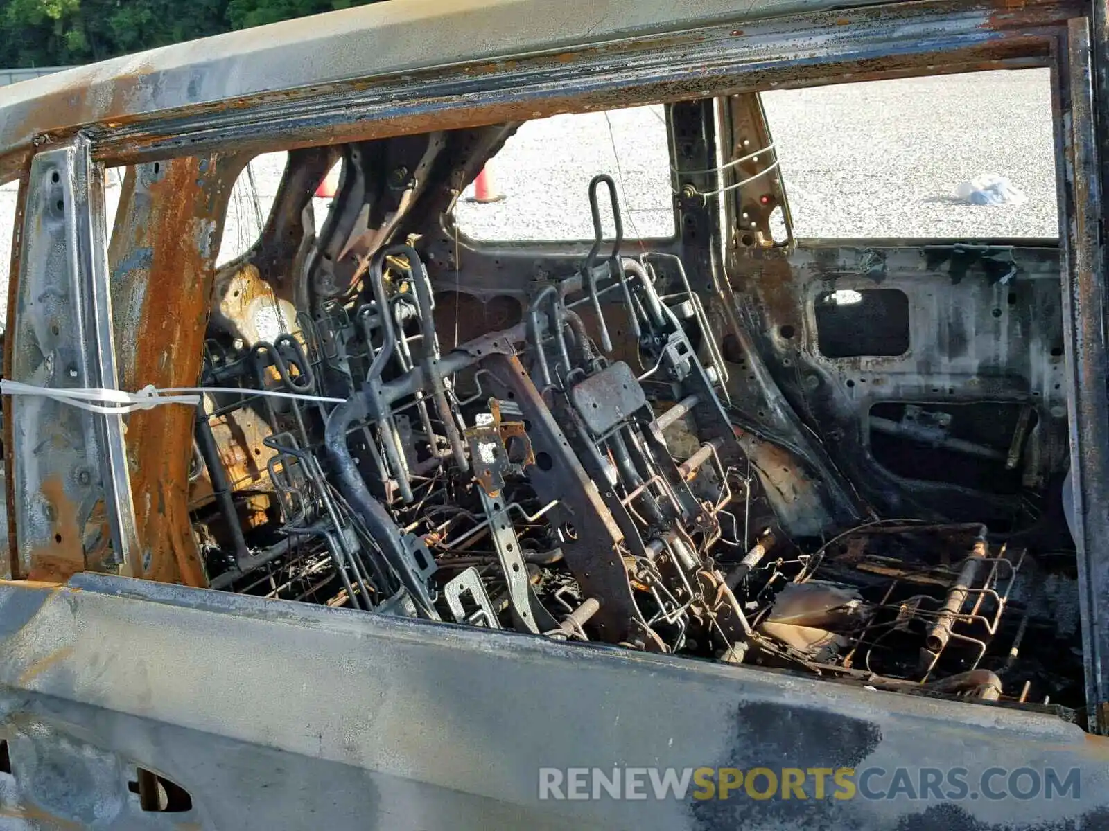 6 Photograph of a damaged car 5TDZARFH1KS042456 TOYOTA HIGHLANDER 2019