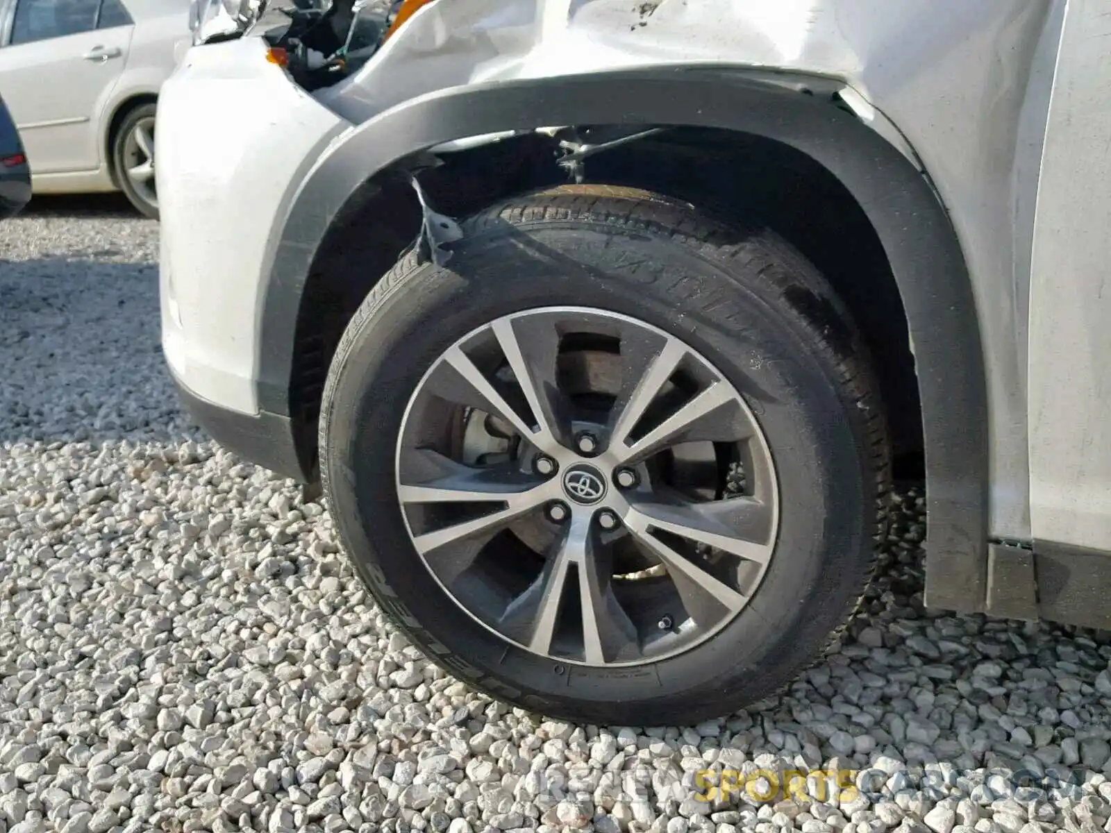 9 Photograph of a damaged car 5TDZARFH1KS042456 TOYOTA HIGHLANDER 2019