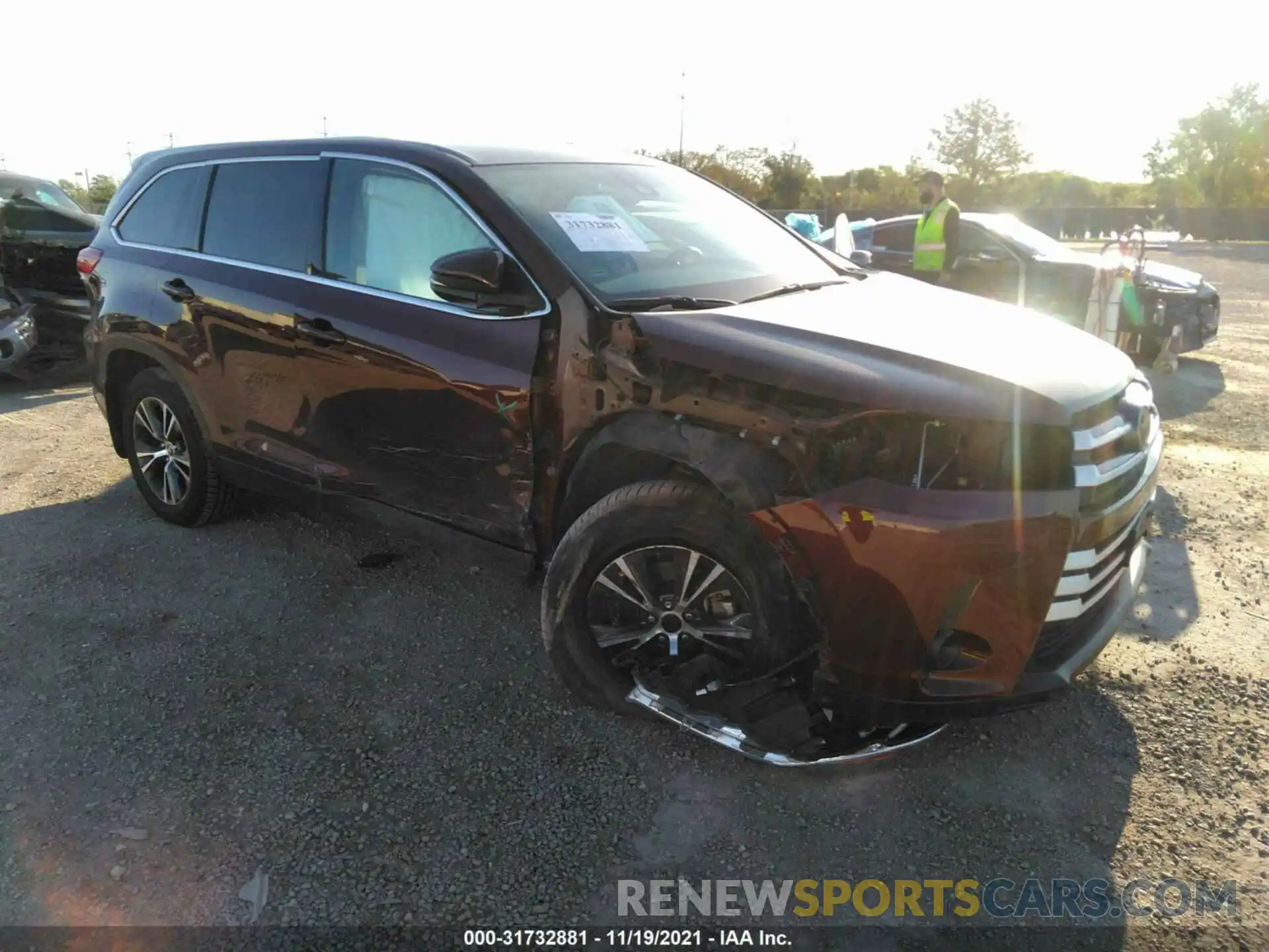 1 Photograph of a damaged car 5TDZARFH1KS043462 TOYOTA HIGHLANDER 2019