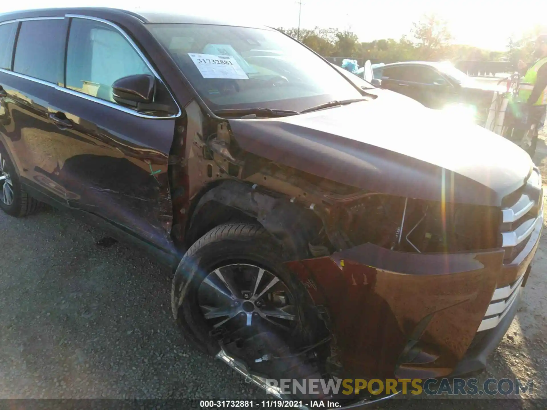 6 Photograph of a damaged car 5TDZARFH1KS043462 TOYOTA HIGHLANDER 2019